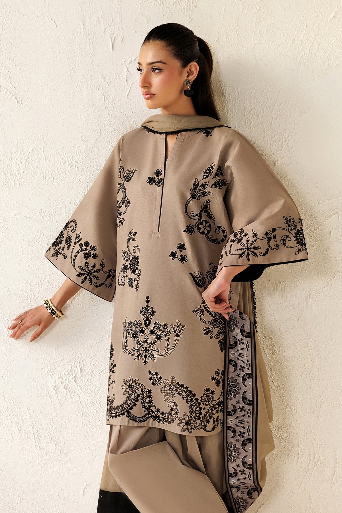 EMBROIDERED LAWN UF-4477