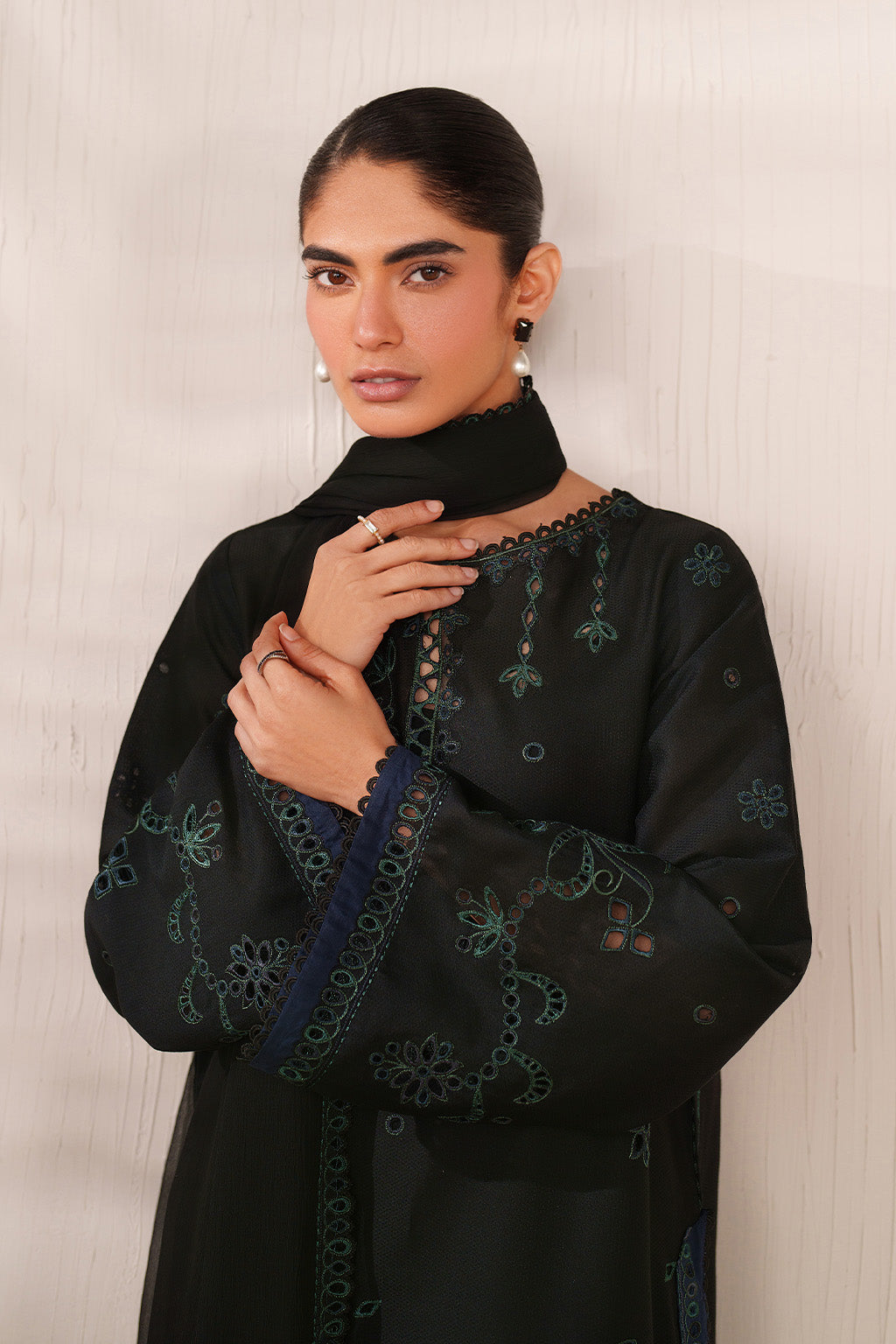 UE-628 Embroidered Lawn - UE-628-EMBROIDERED-LAWN-1