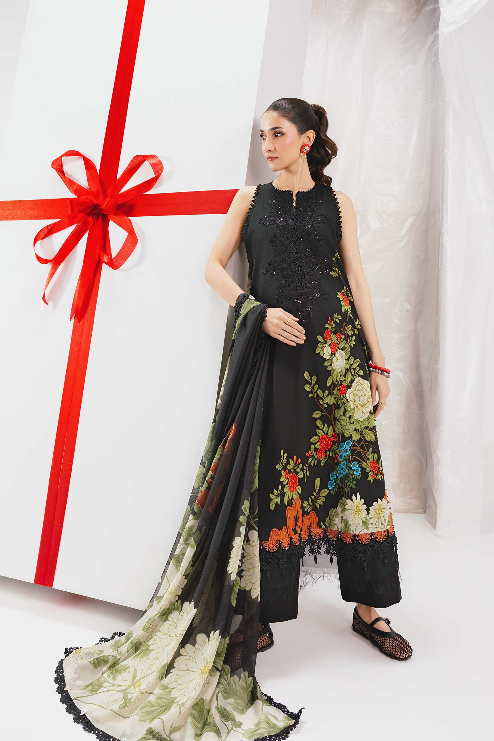 3 Pc Unstitched Embroidered Lawn Suit