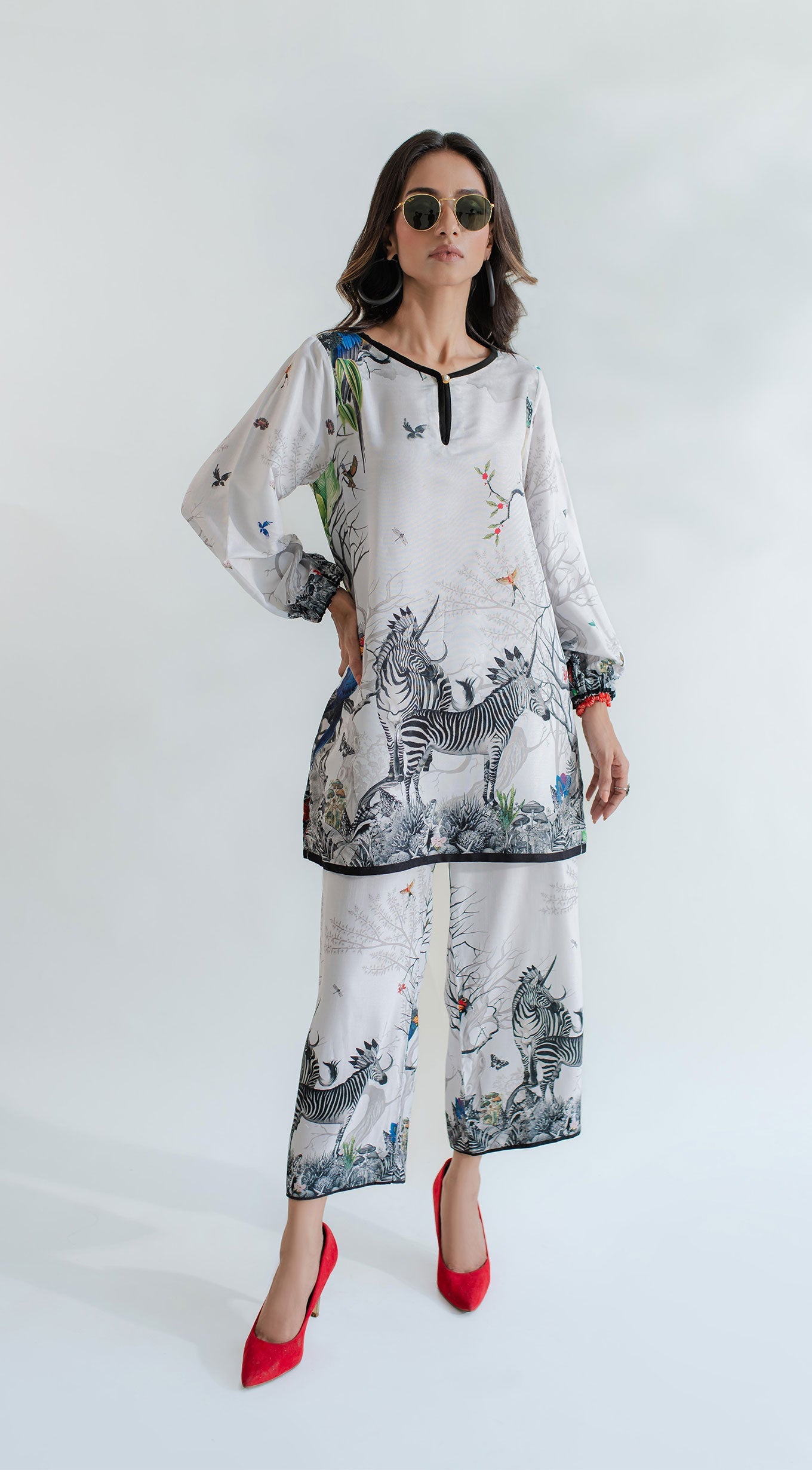 https://cdn.shopify.com/s/files/1/0654/4313/5706/files/12_ab3dfbc5-0bda-49ec-a508-0de515e3ede0.jpg?v=1726041492