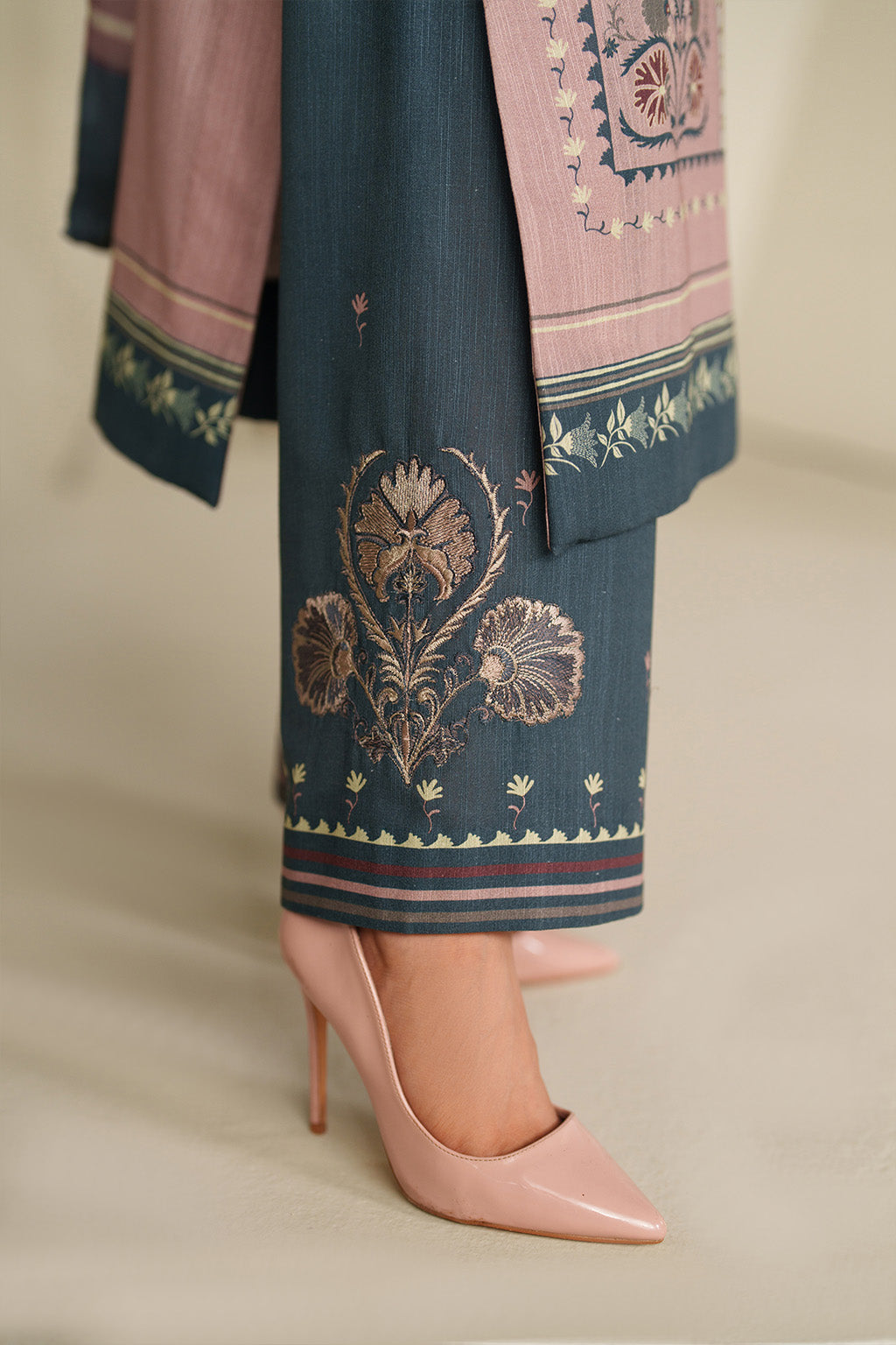 UE-569 Printed Khaddar