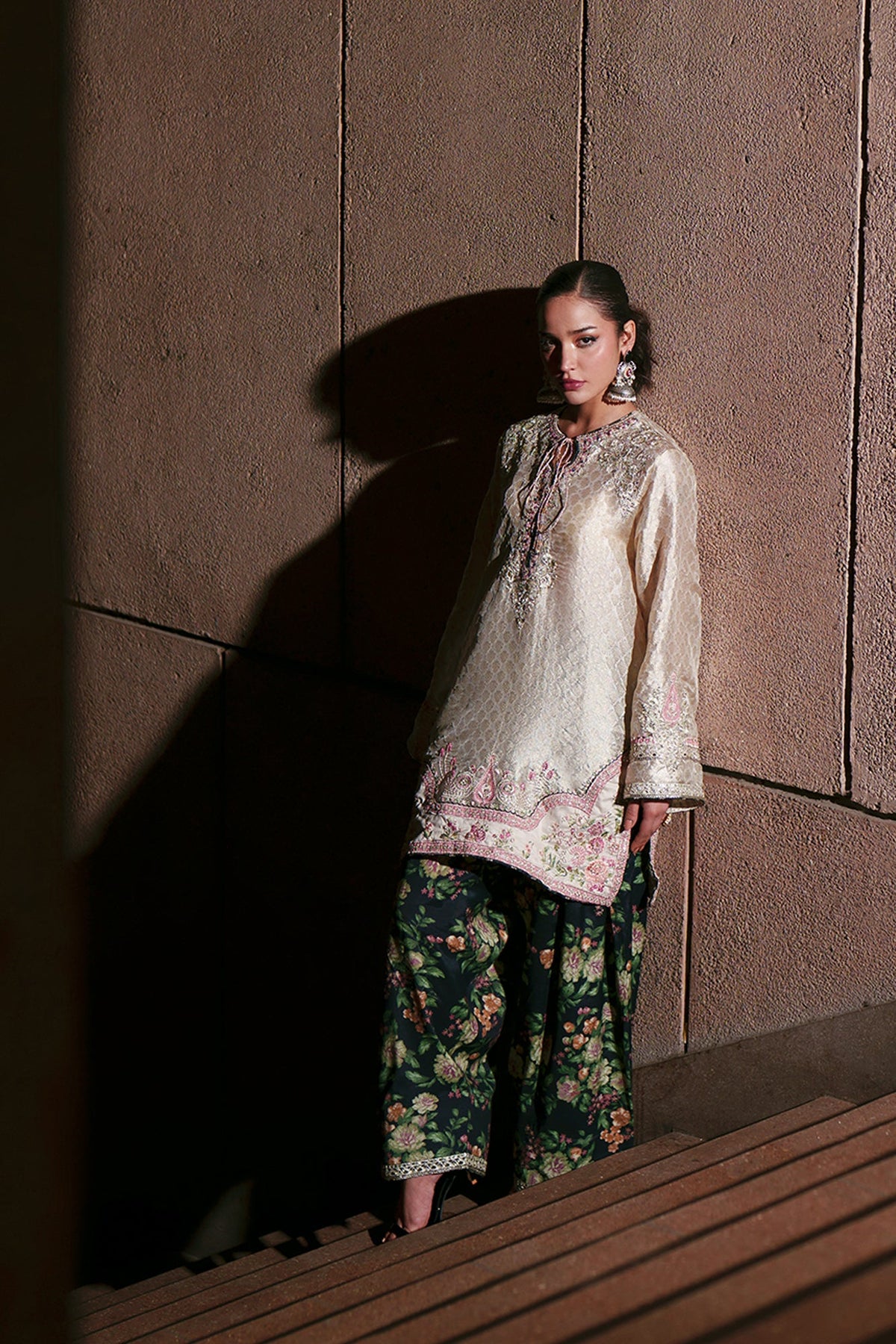 EMBROIDERED SUIT (E1014/104/002)