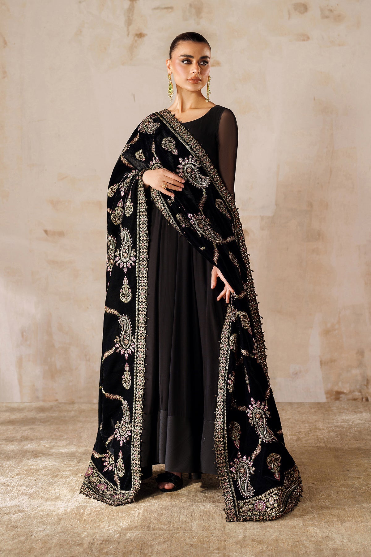 EMBROIDERED VELVET SHAWL VS-61