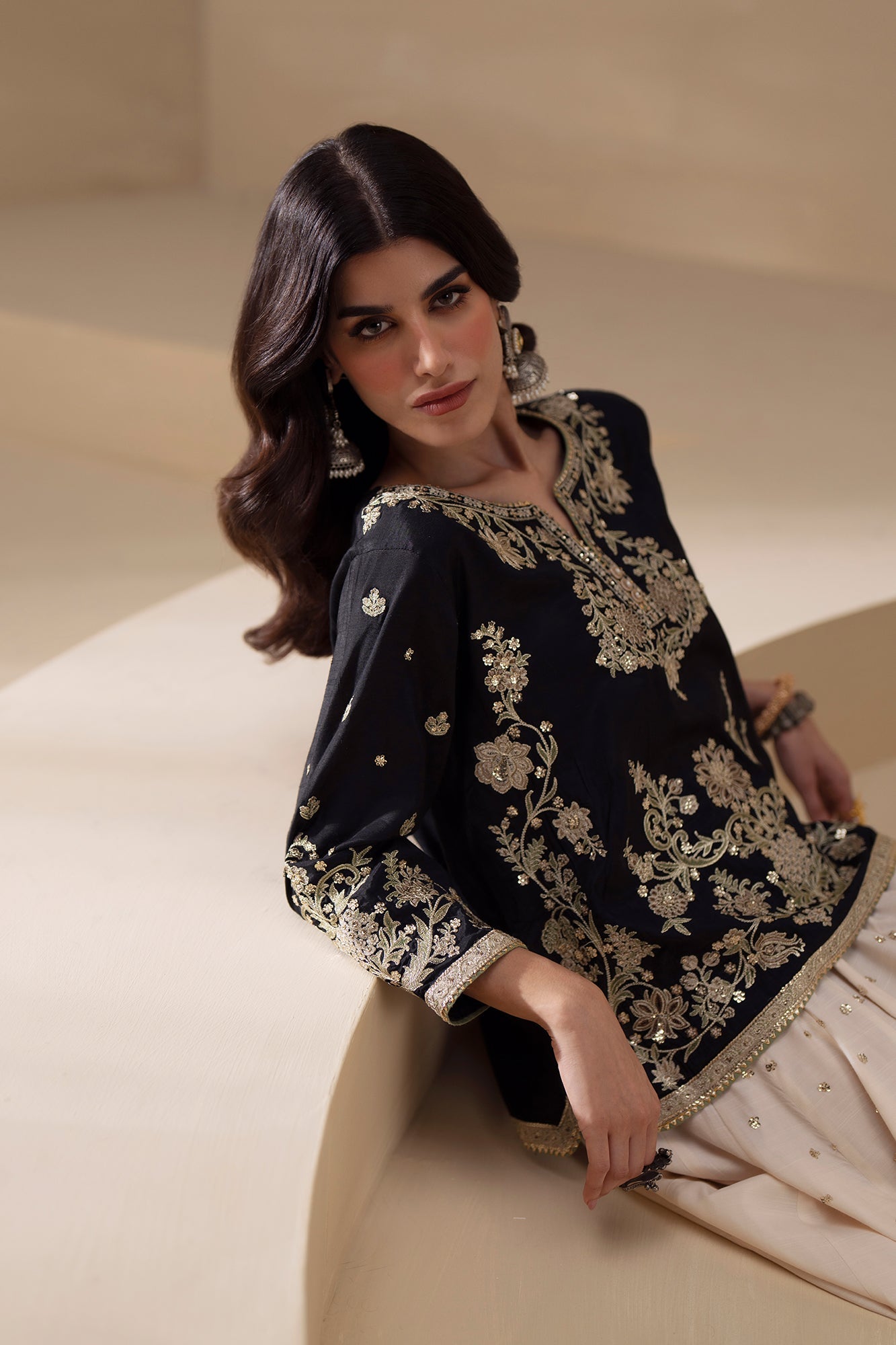 EMBROIDERED SUIT (E0940/104/901)