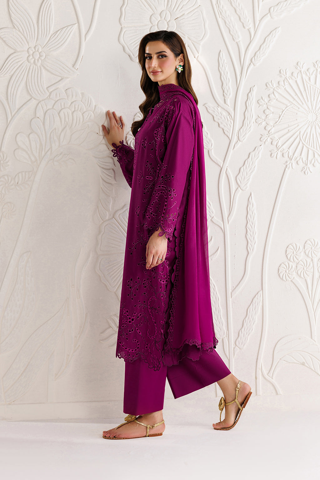 UE-678 Embroidered Lawn