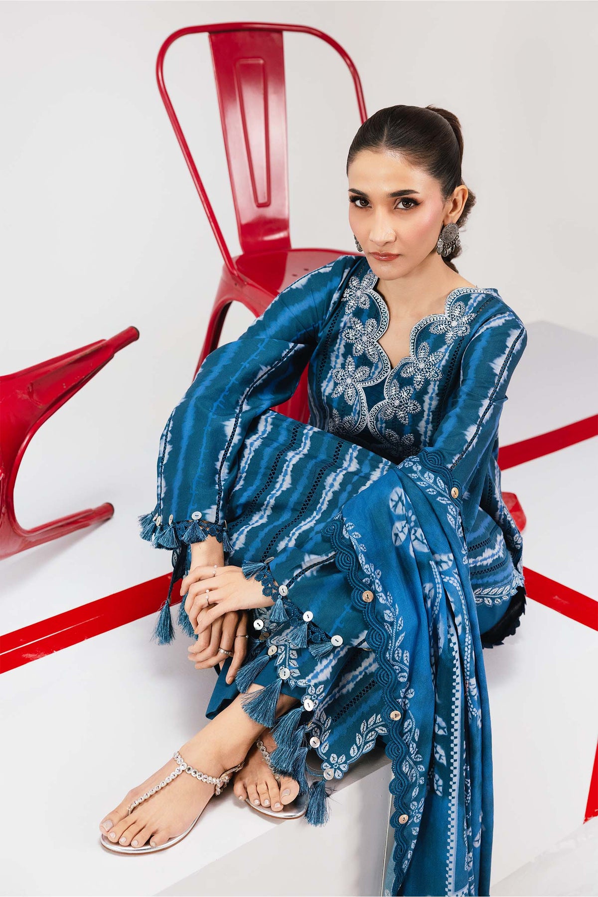 3 Pc Unstitched Embroidered Lawn Suit