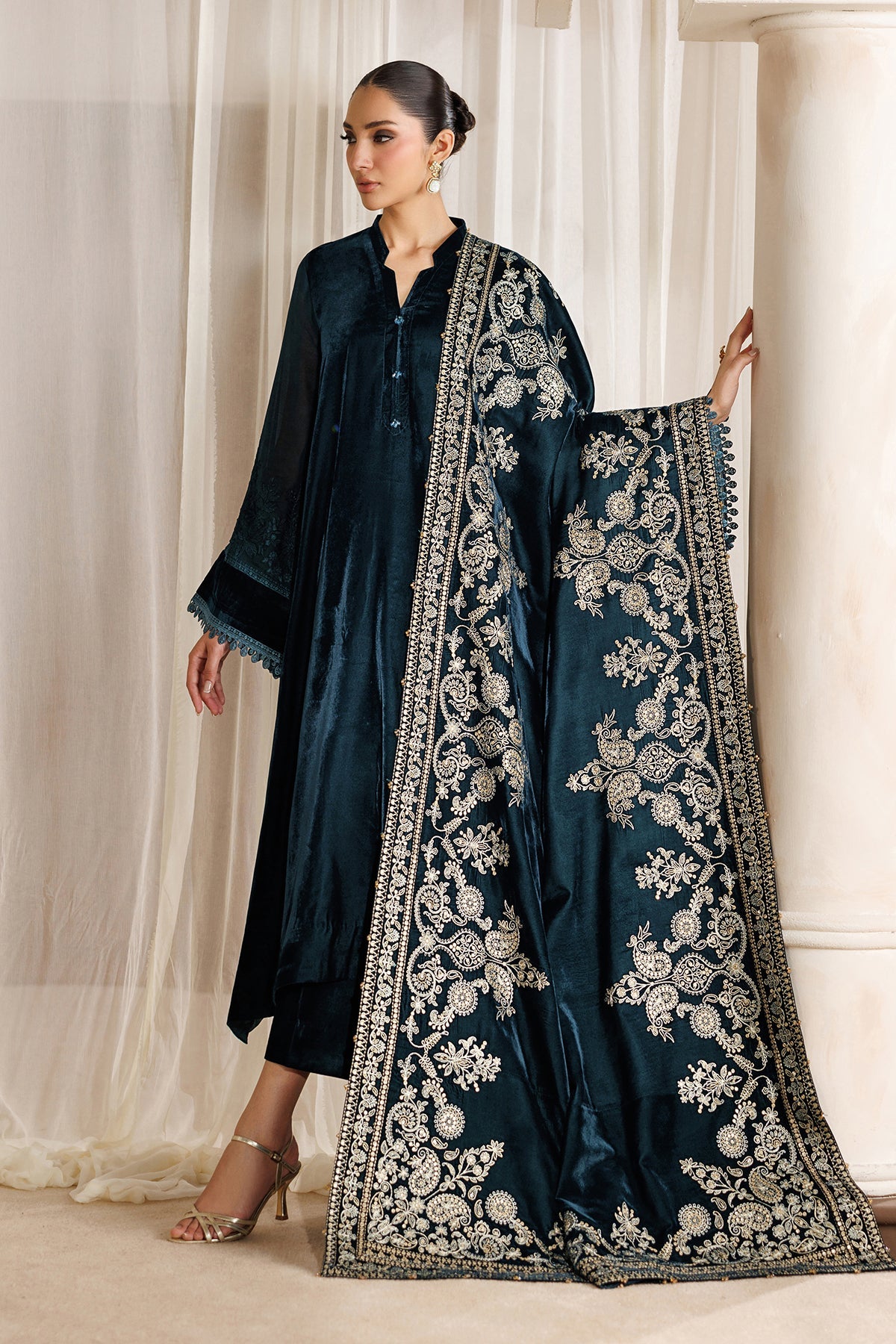 EMBROIDERED VELVET SHAWL VS-73