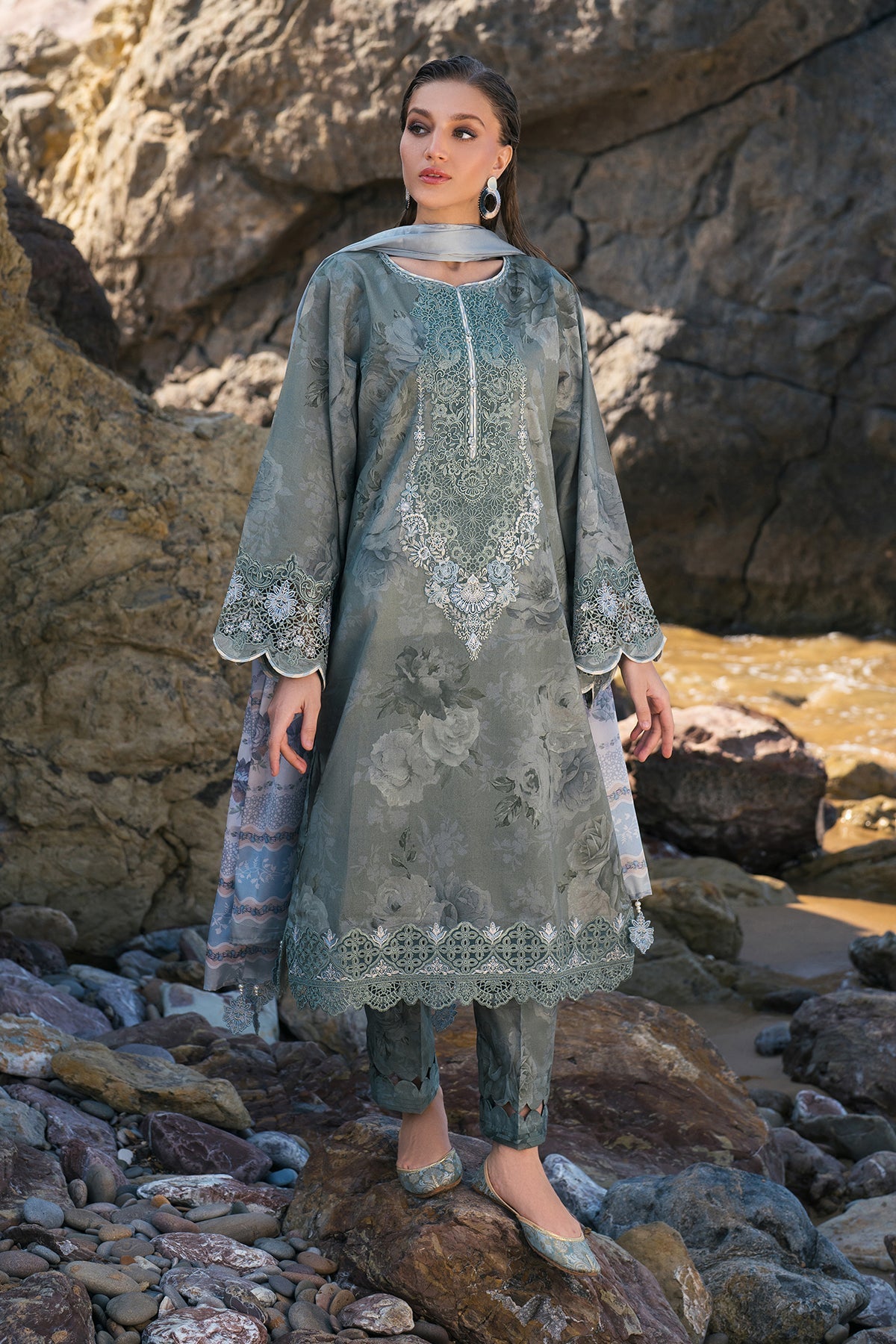 EMBROIDERED PRINTED LAWN UF-4118