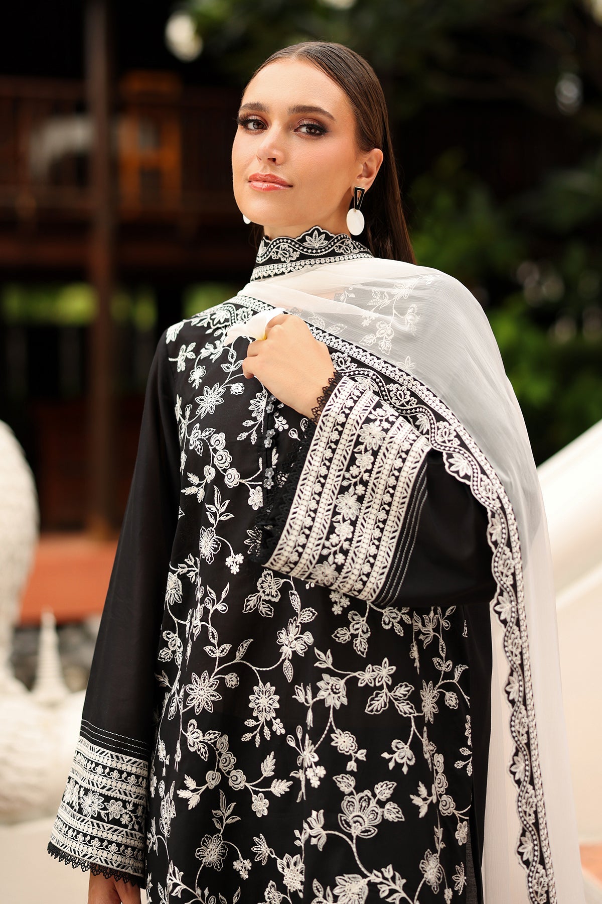 EMBROIDERED LAWN UF-4195