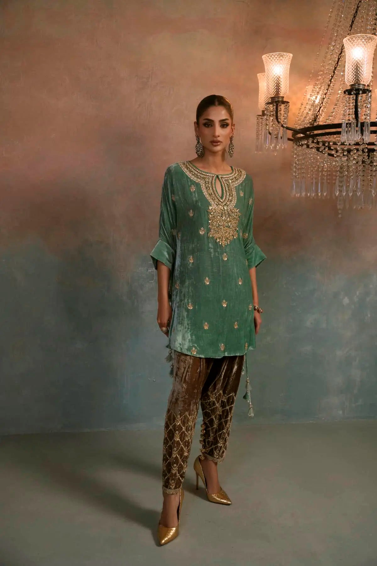 Velvet '25 - Champagne Gold