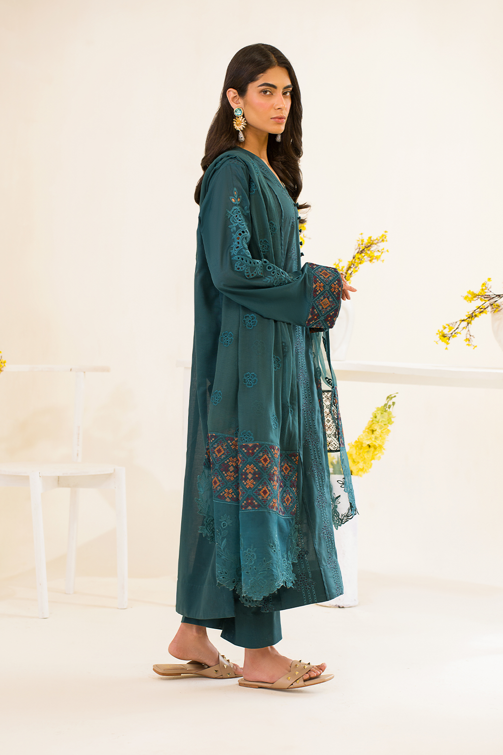 UE-161 Embroidered Lawn
