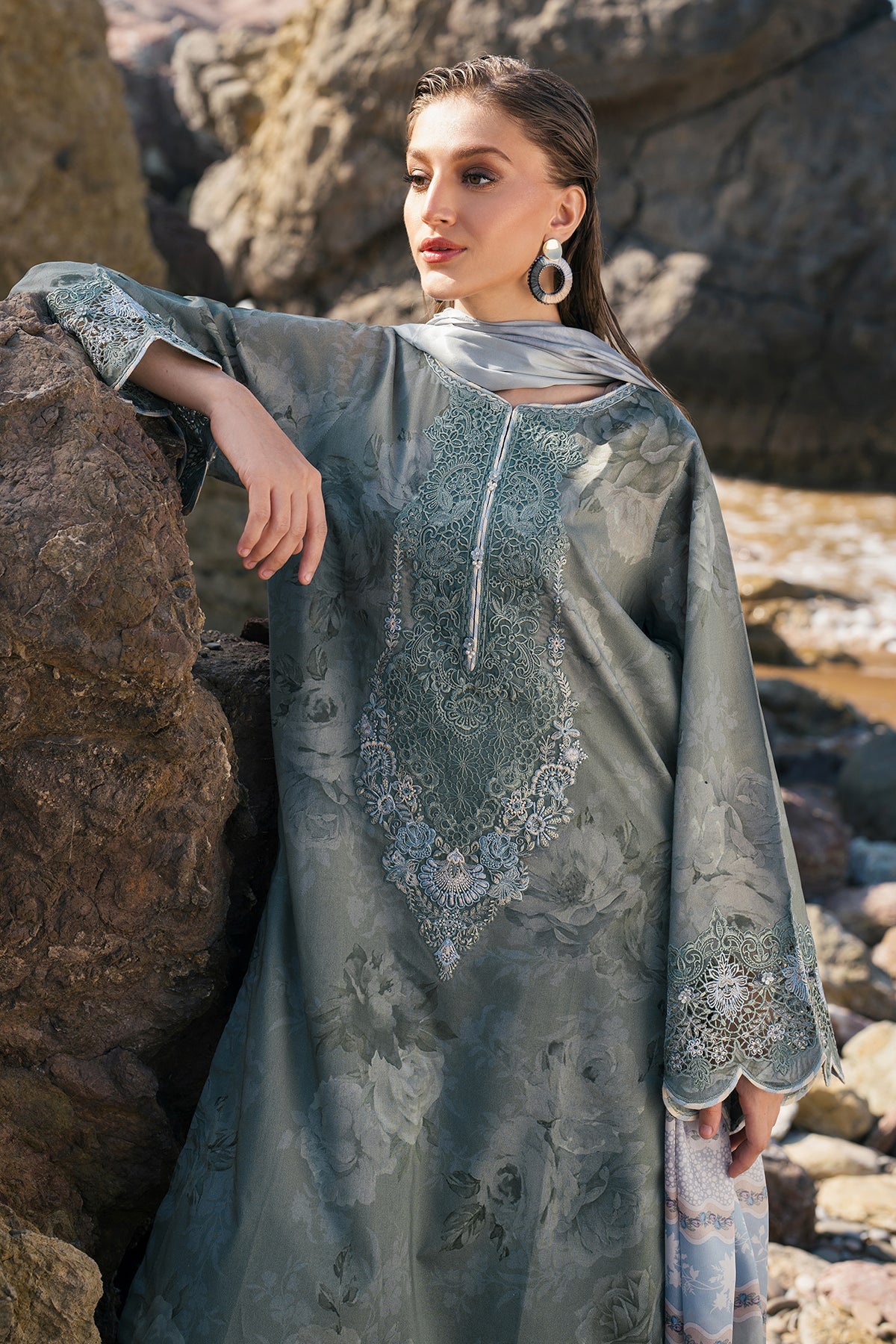 EMBROIDERED PRINTED LAWN UF-4118