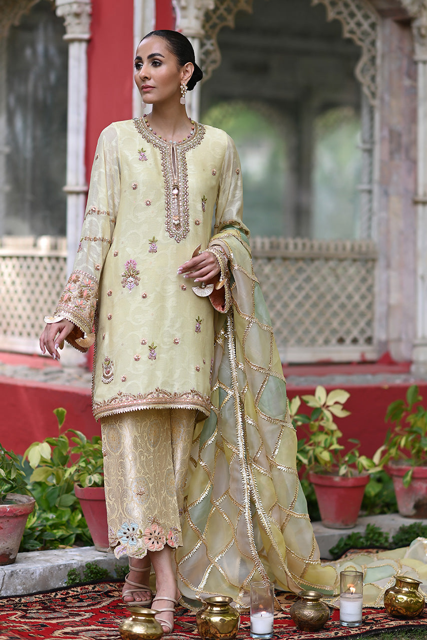https://cdn.shopify.com/s/files/1/0588/3661/5221/products/16ASADRIWALAPOoRTRAITS-13.jpg?v=1665732480