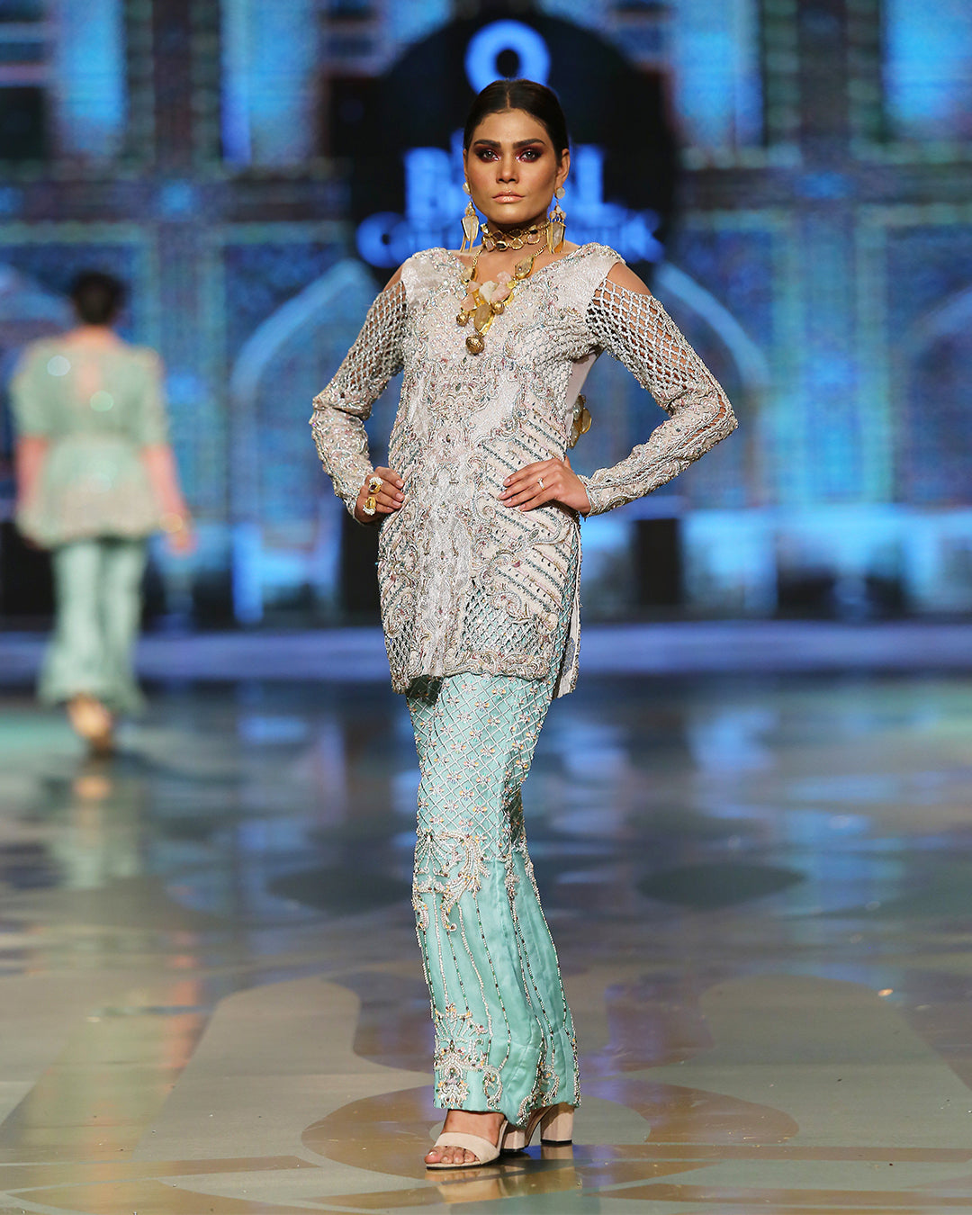 https://cdn.shopify.com/s/files/1/0262/2531/1795/products/16_0009_FaizaSaqlain_5.jpg?v=1615358537