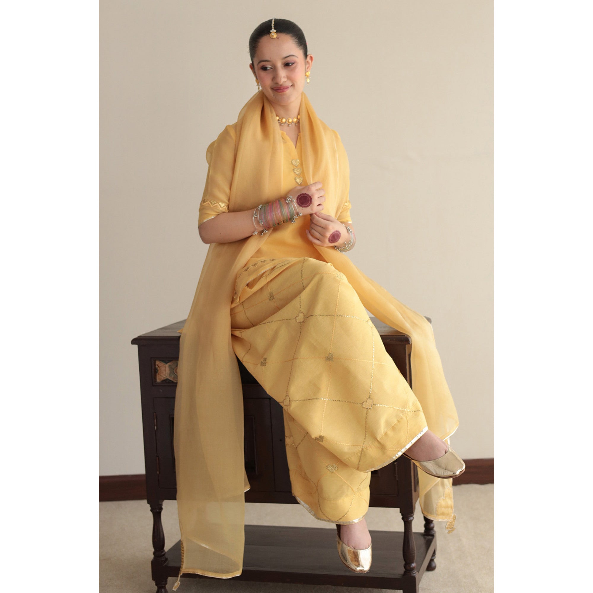 Buttercup Yellow Outfit