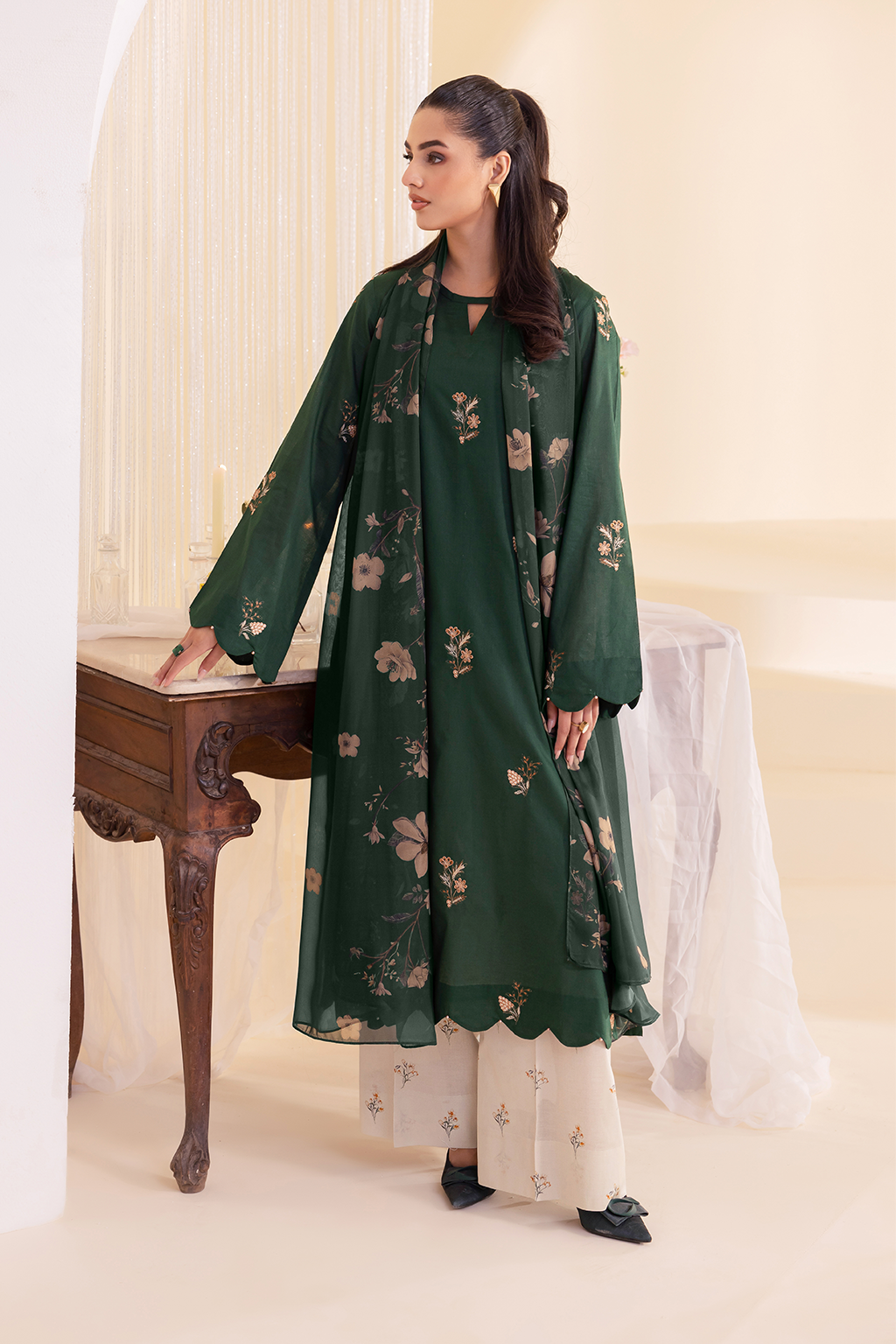 UE-256 Embroidered Lawn