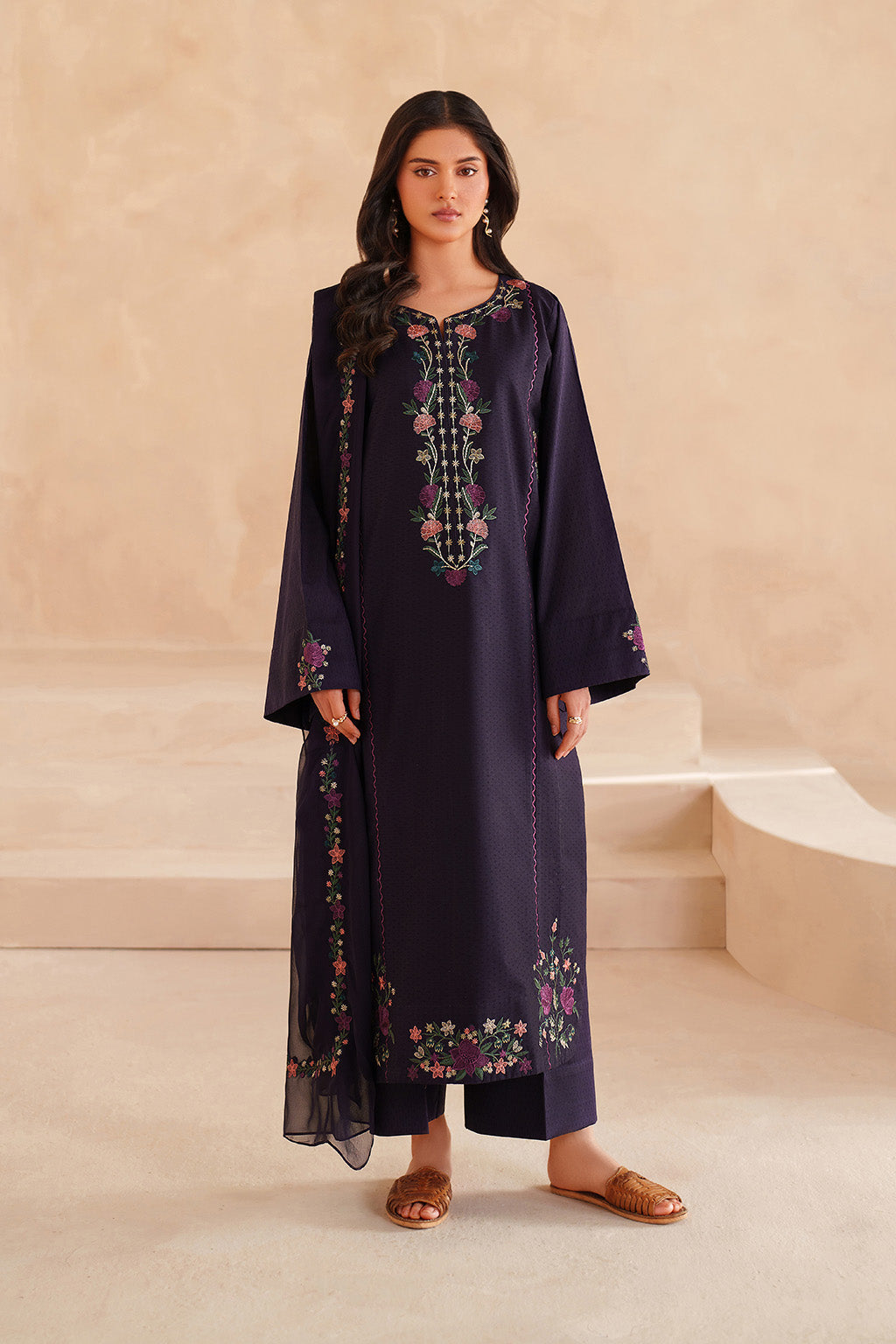 UE-599 Embroidered Lawn