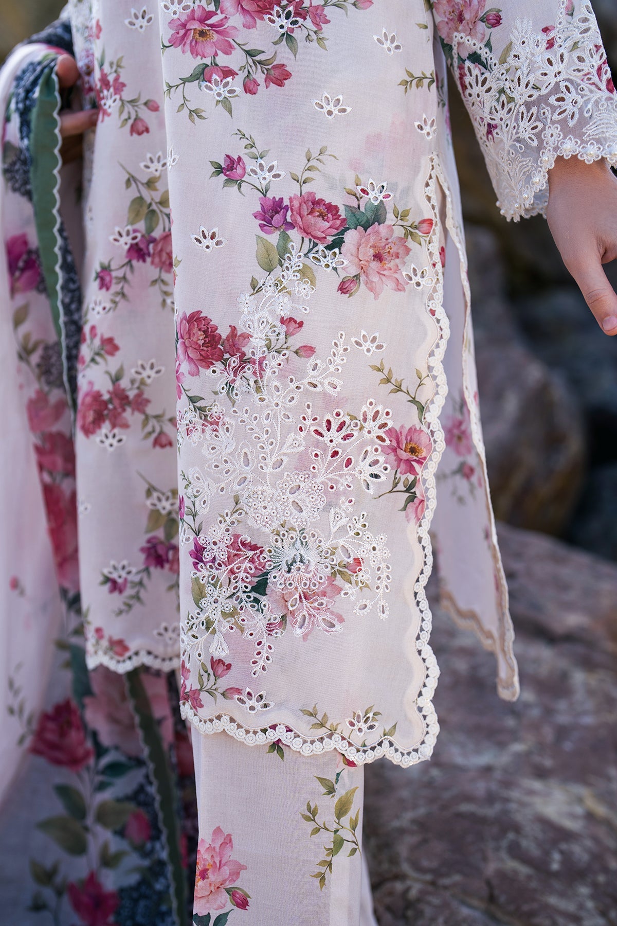 EMBROIDERED PRINTED LAWN UF-4107