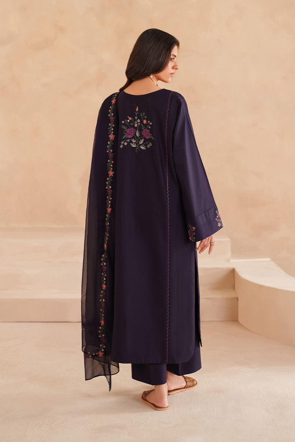 UE-599 Embroidered Lawn