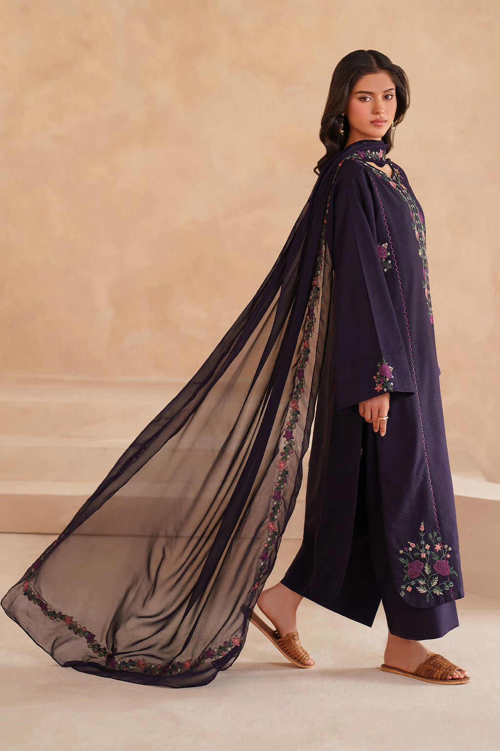 UE-599 Embroidered Lawn