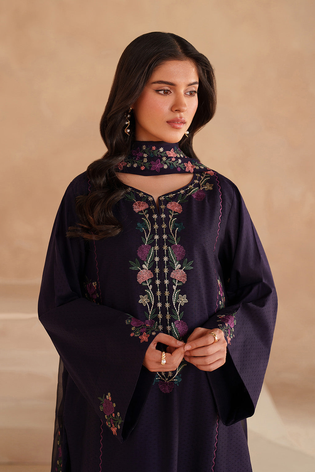 UE-599 Embroidered Lawn