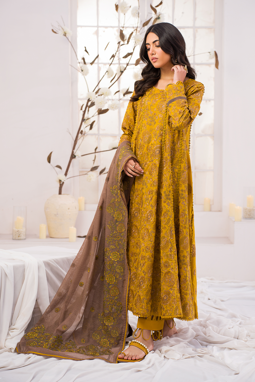 UE-201 Embroidered Lawn