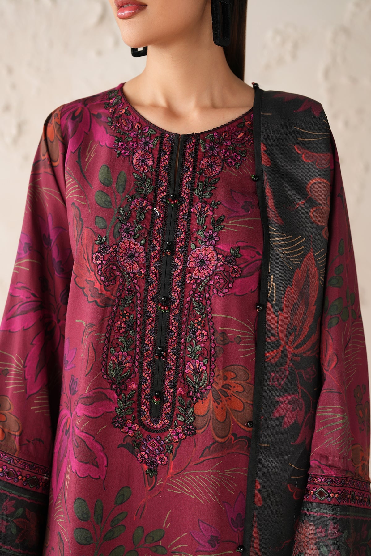 EMBROIDERED PRINTED VISCOSE SF-4304