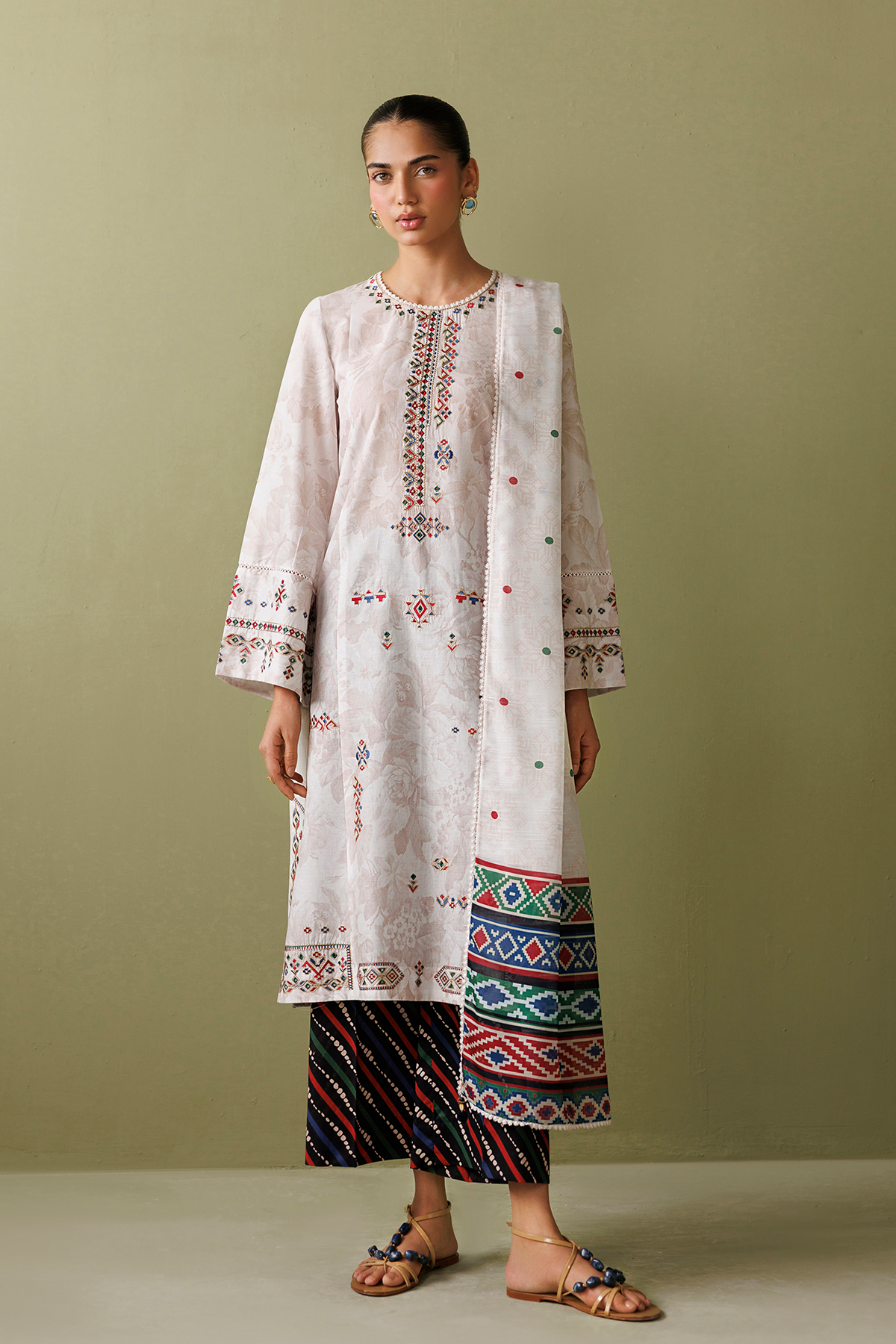 EMBROIDERED LAWN USE-9373