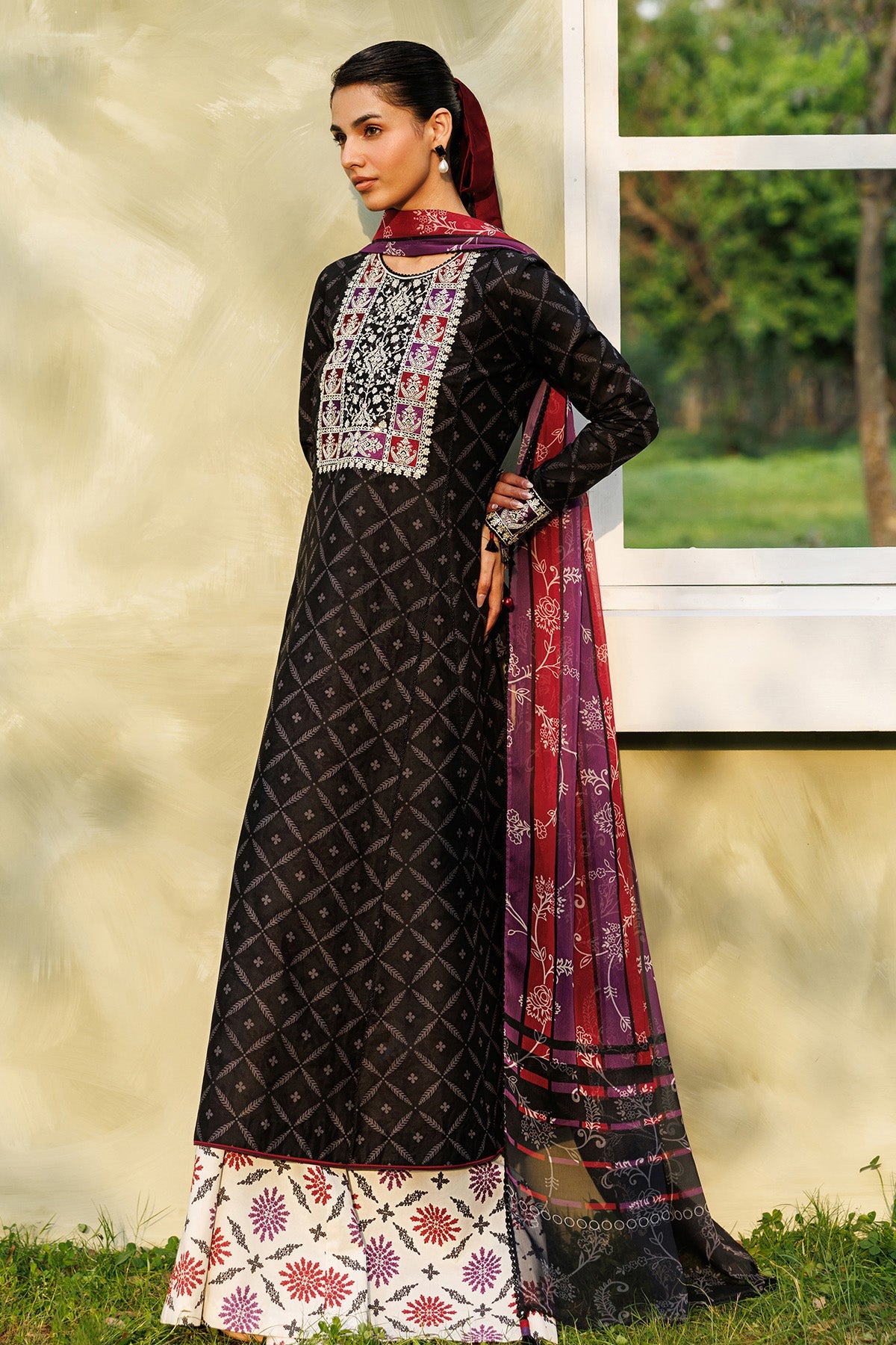Embroidered Lawn Use-9358