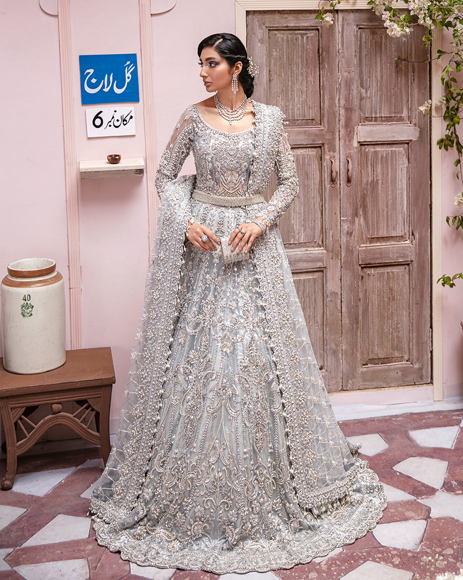 Nur B-09 (Without Veil)