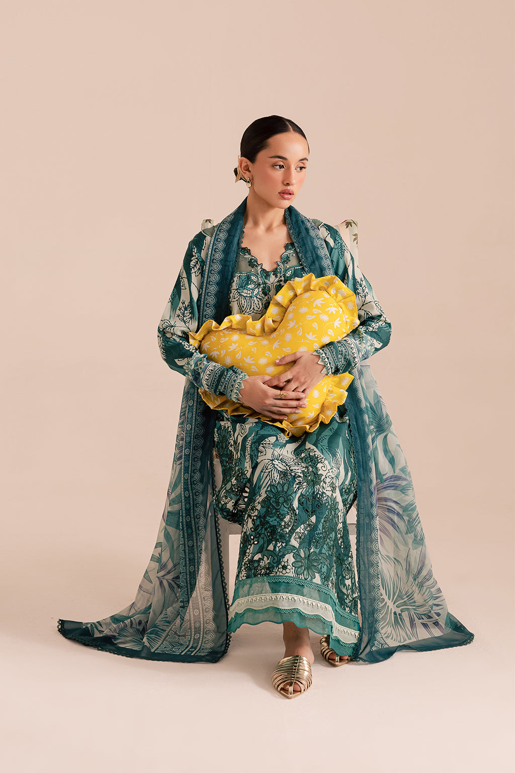https://cdn.shopify.com/s/files/1/0019/7217/4947/files/1_0024_1C0A6941.jpg?v=1764583220