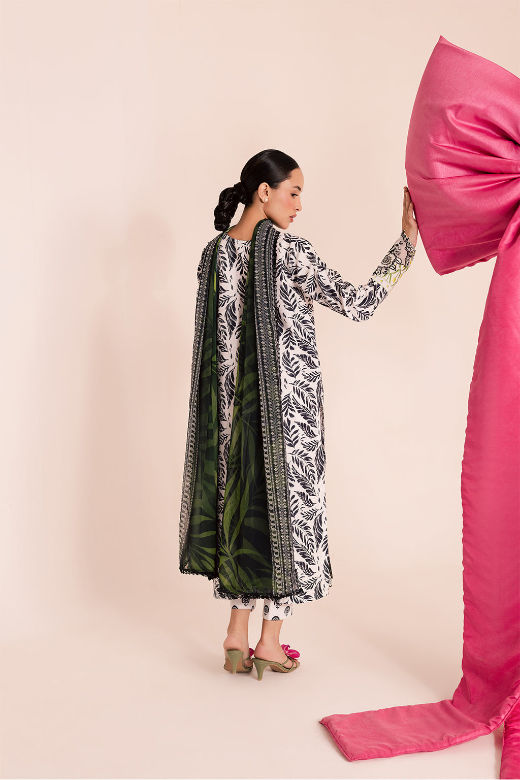 https://cdn.shopify.com/s/files/1/0019/7217/4947/files/1_0078_1C0A5775_04247793-fe74-416b-9f52-3a93ff1131f7.jpg?v=1764583225