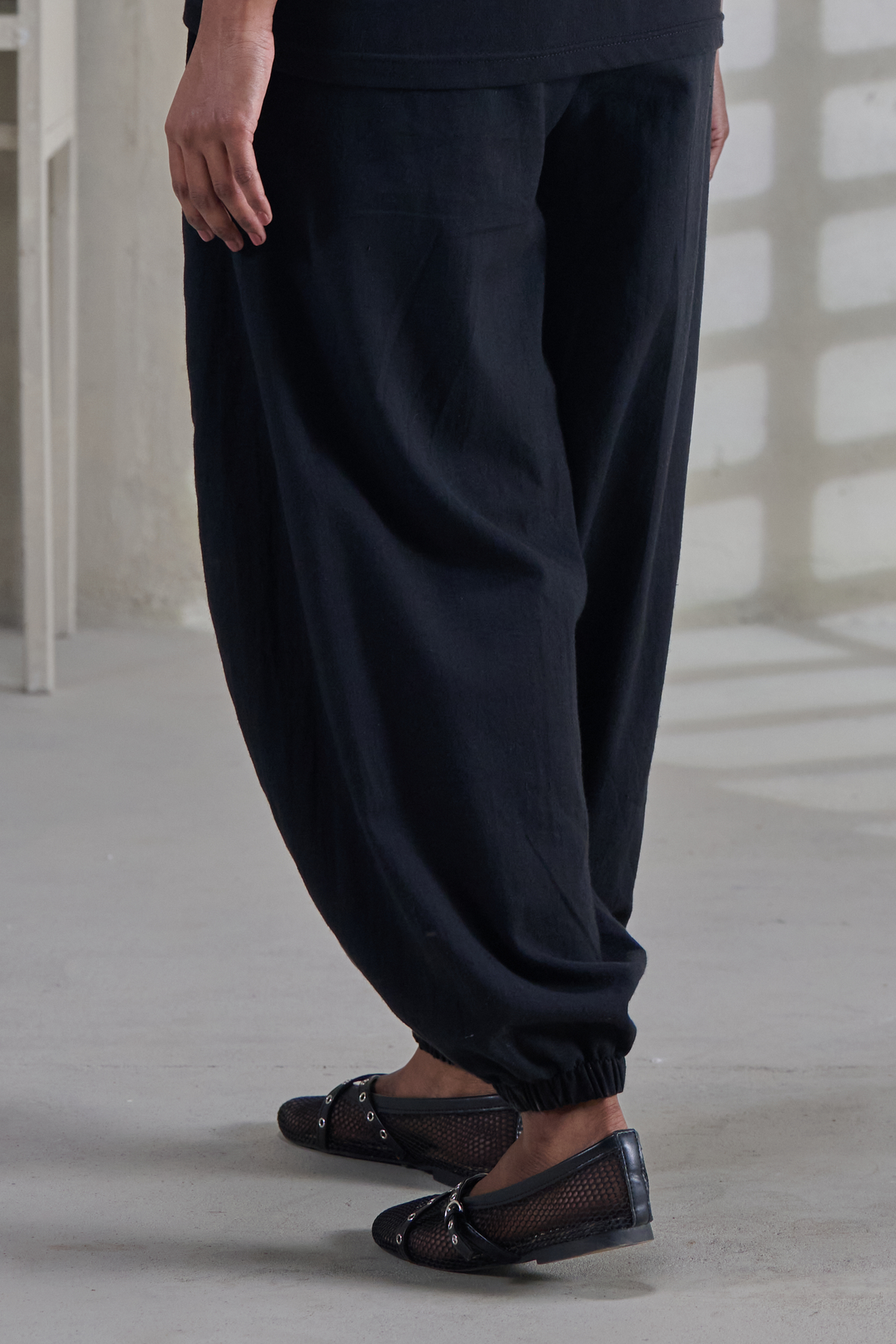 Black Linen Pleated Balloon Pants