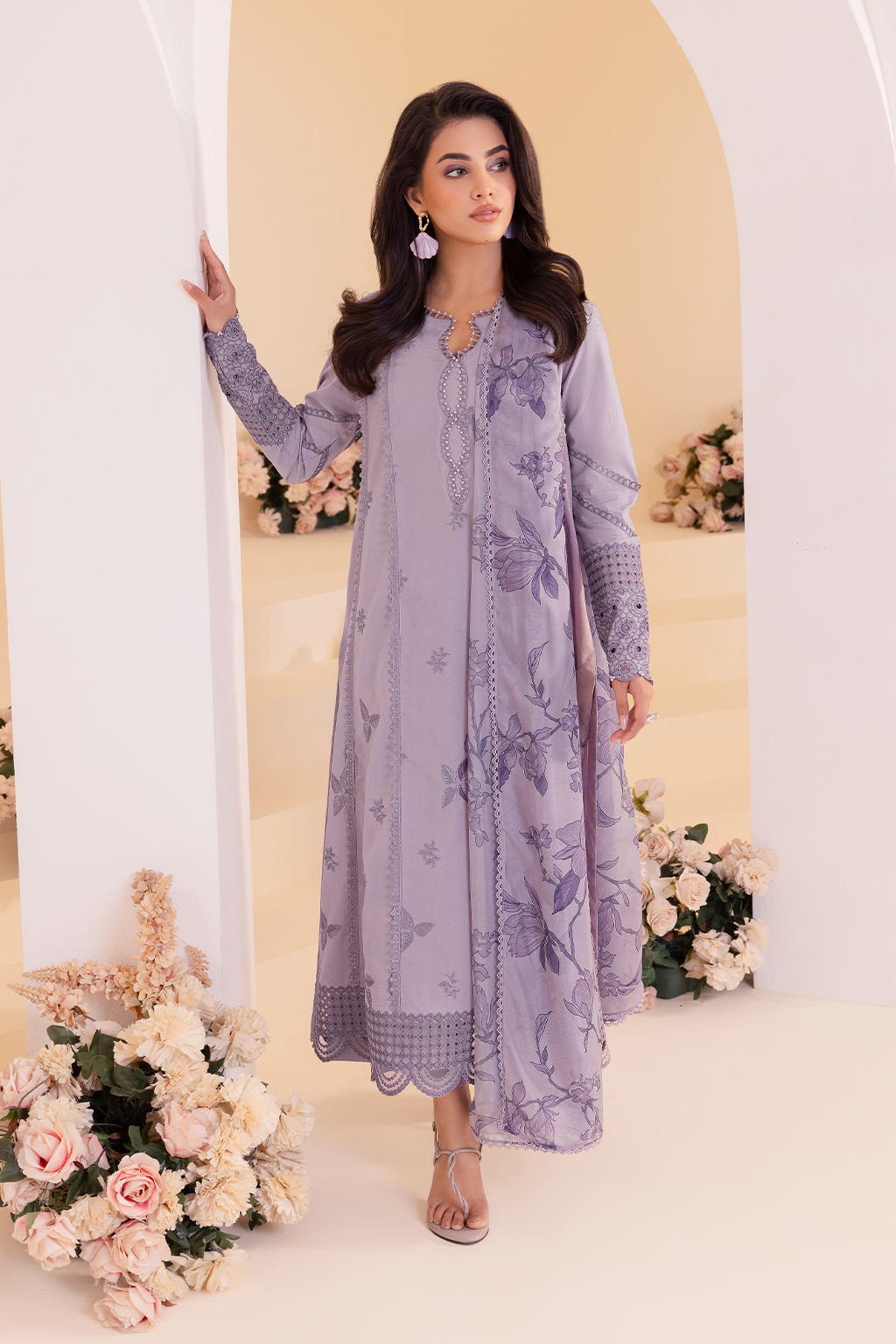 UE-252 Embroidered Lawn