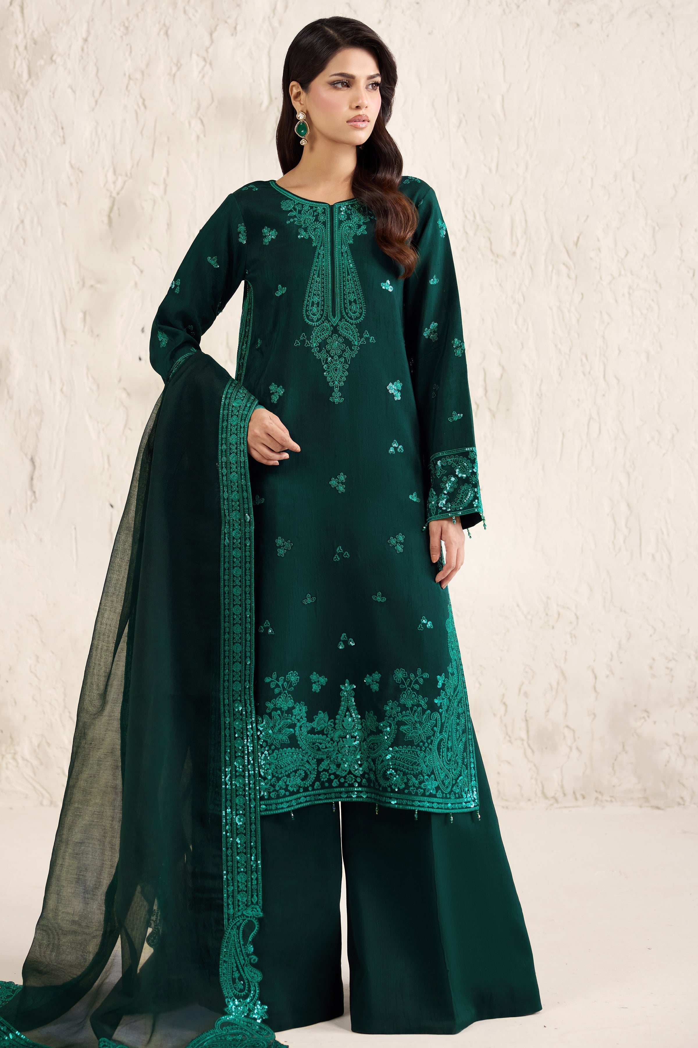 Farasha – Emerald Luxe Style
