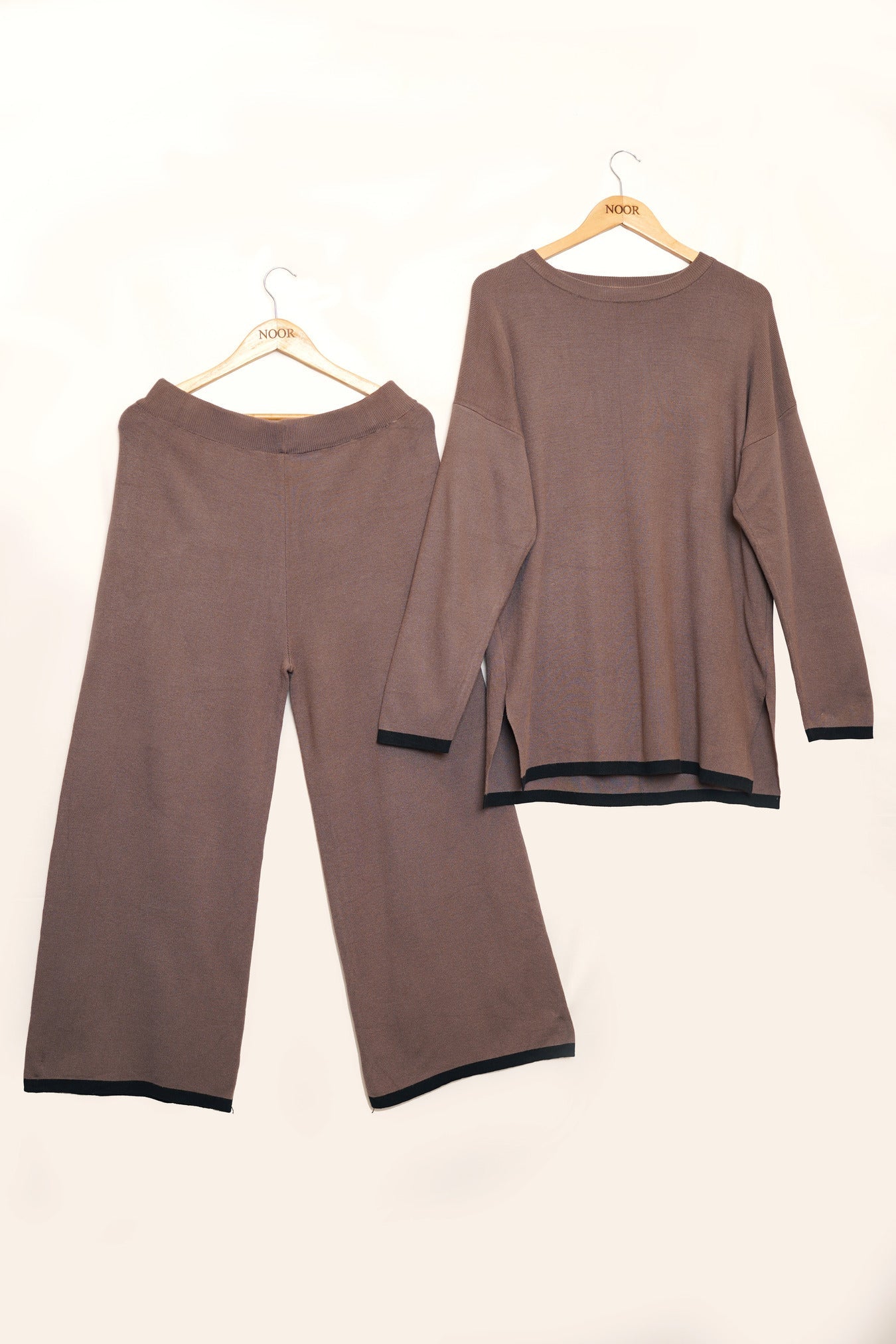 https://cdn.shopify.com/s/files/1/0501/5381/6222/files/1_6ca23f8f-be2d-405e-ade3-81da4745c45a.jpg?v=1733772564