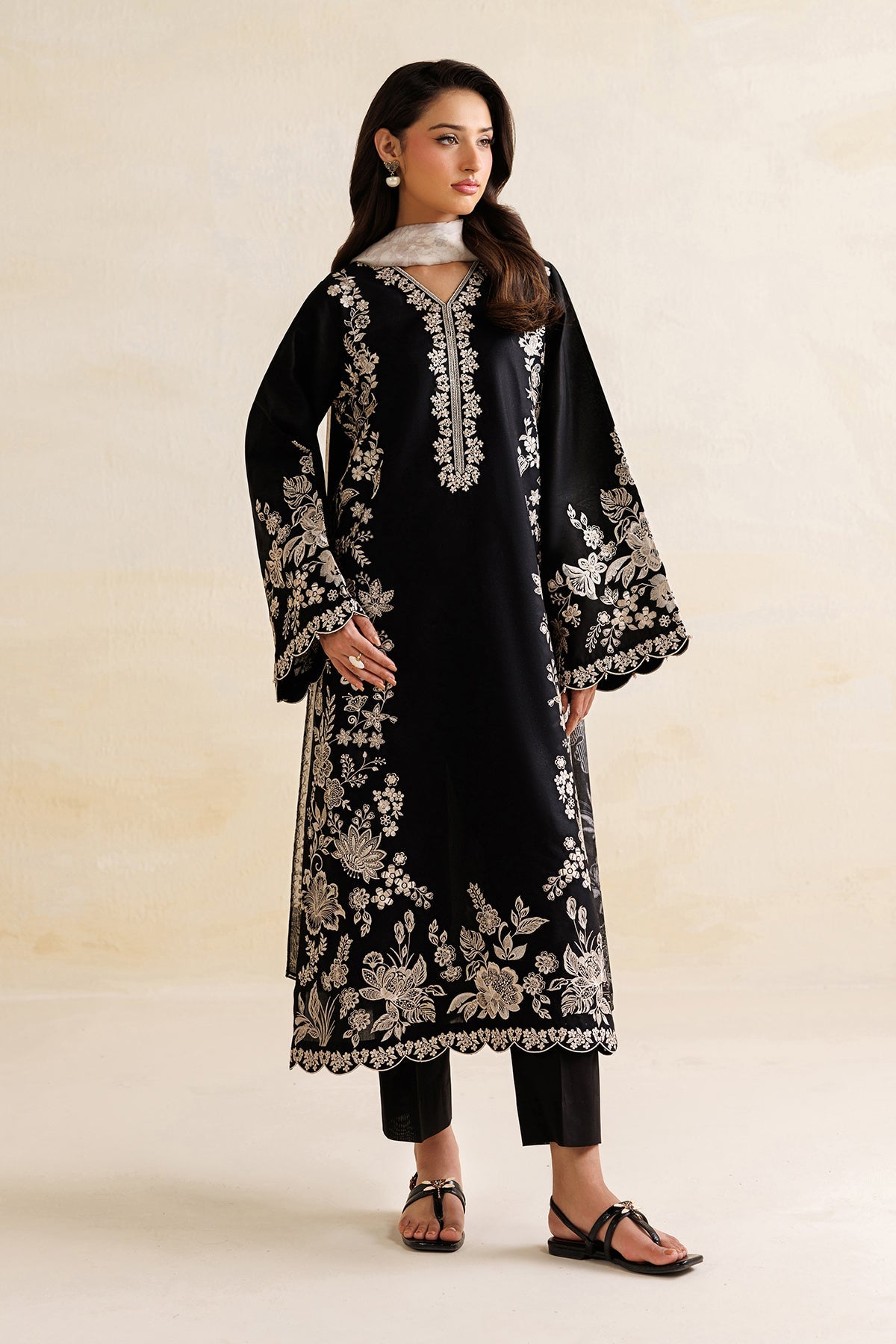 EMBROIDERED LAWN UF-4471
