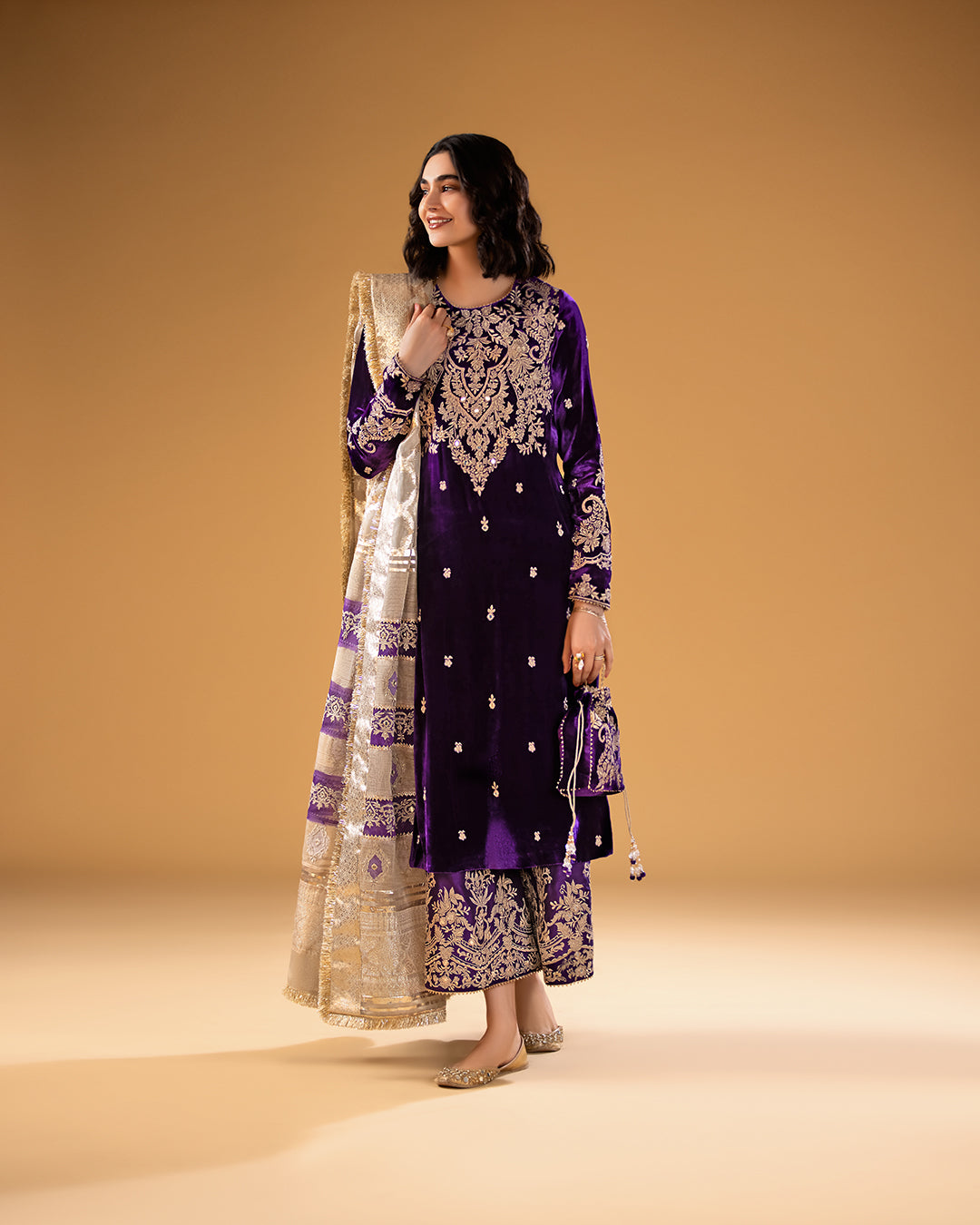 faiza-saqlain-pool-72194470