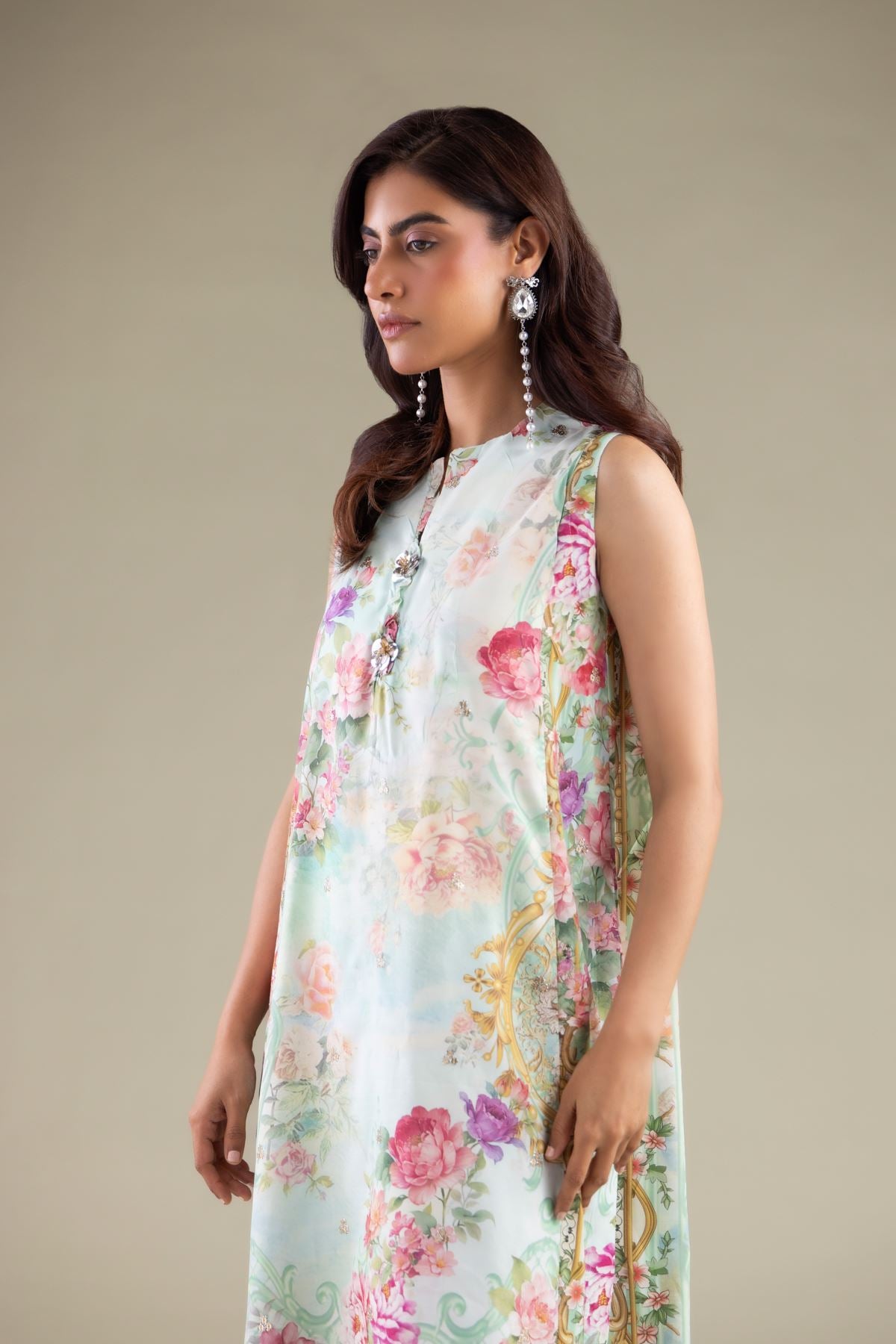 Sleeveless Floral Kurta