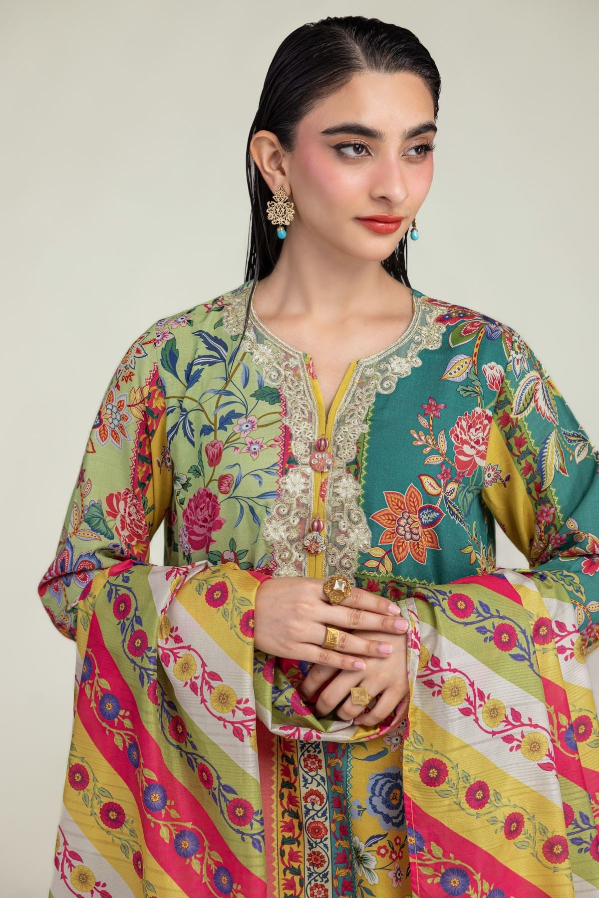 Mesuri Floral Dupatta