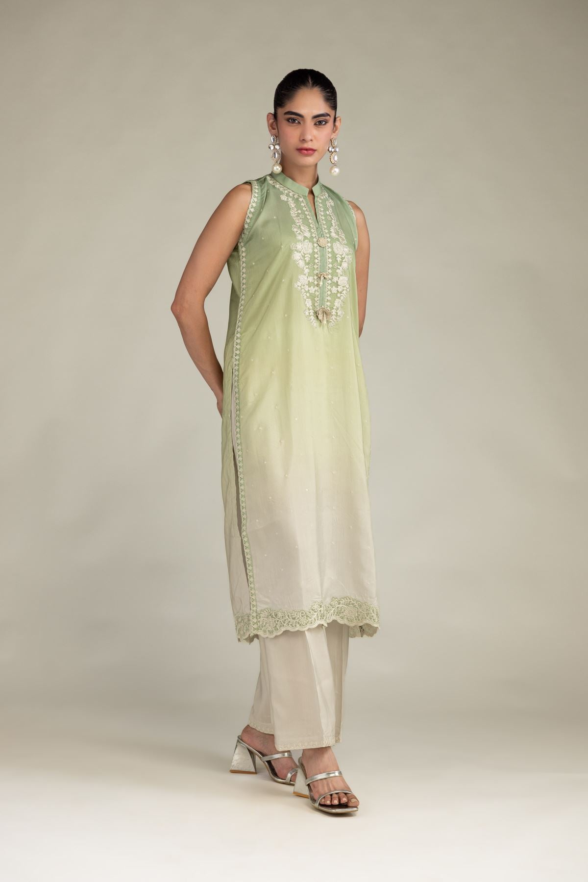 Sleeveless Floral Kurta