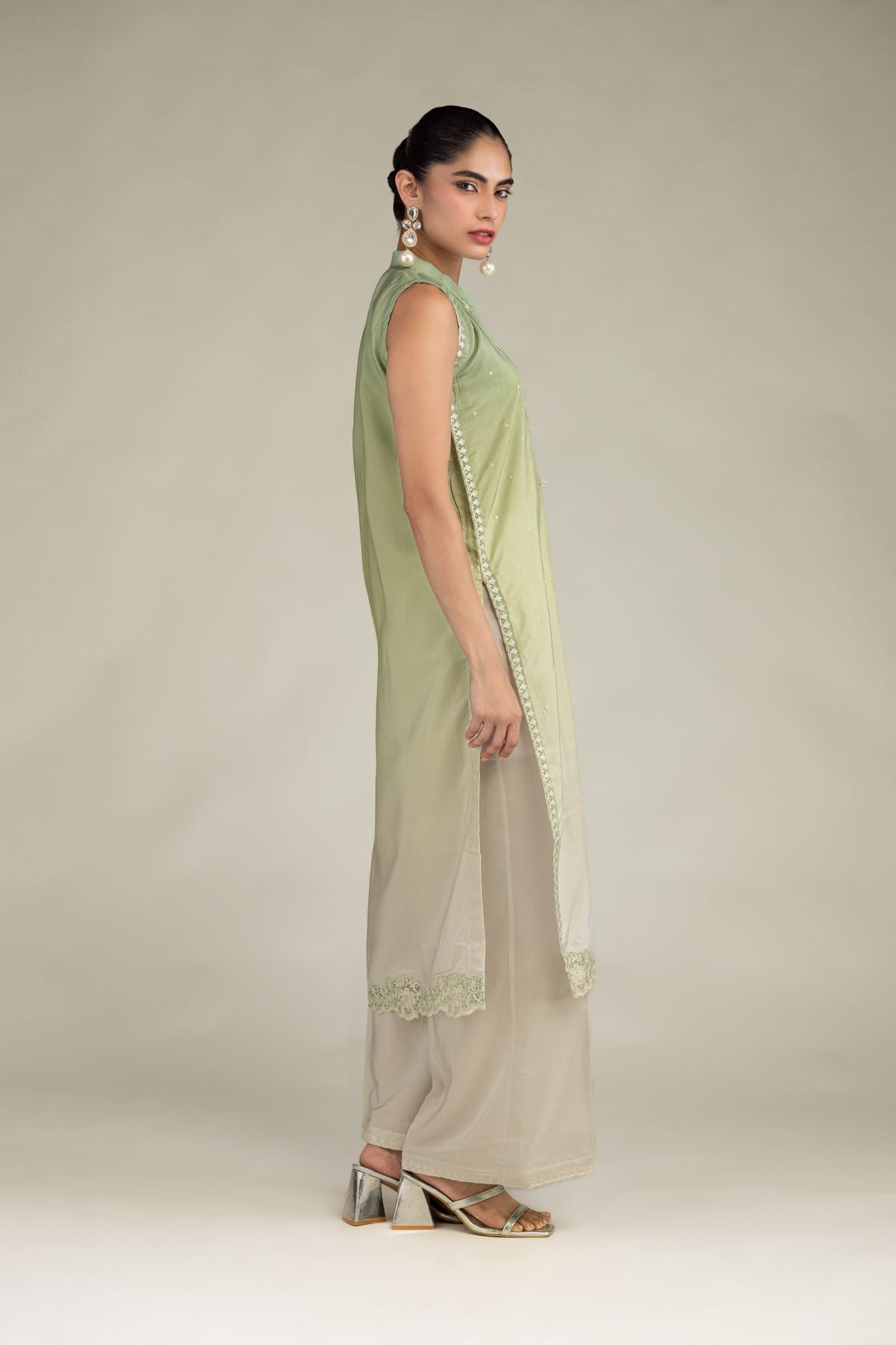 Sleeveless Floral Kurta