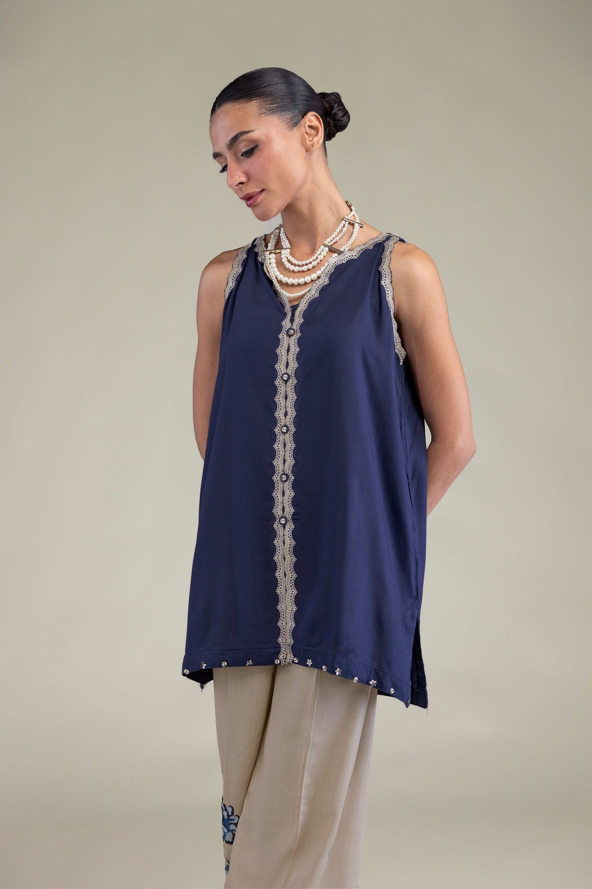 Sleeveless V-Neck Kurta