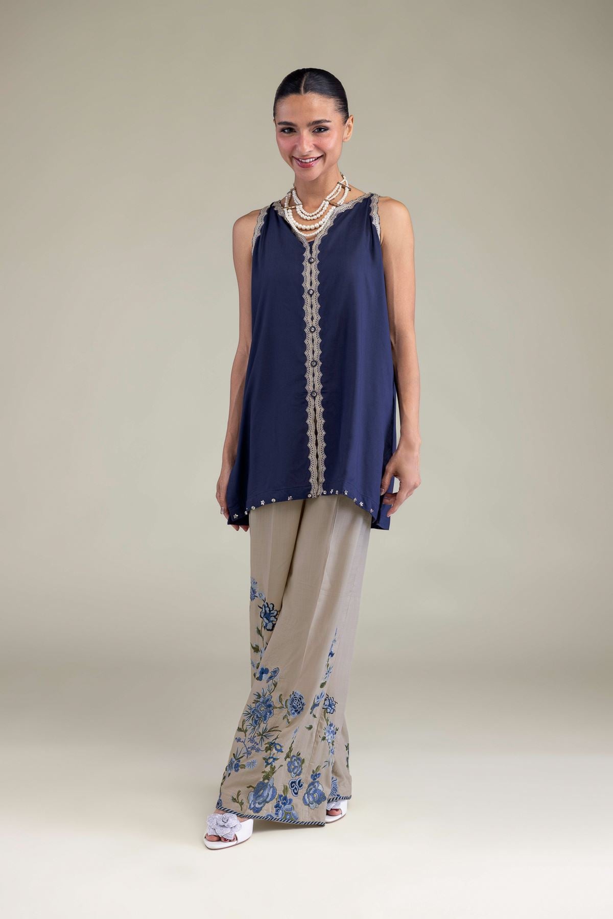 Sleeveless V-Neck Kurta