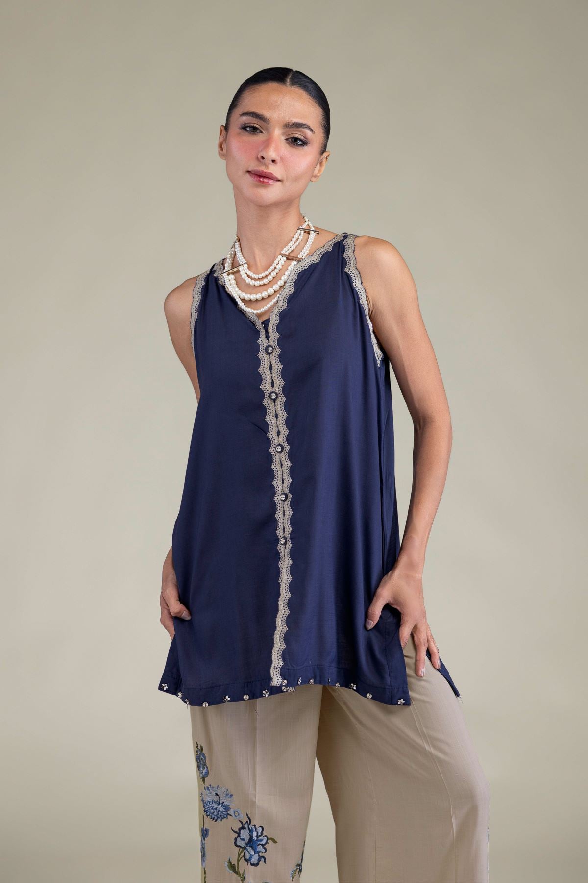 Sleeveless V-Neck Kurta