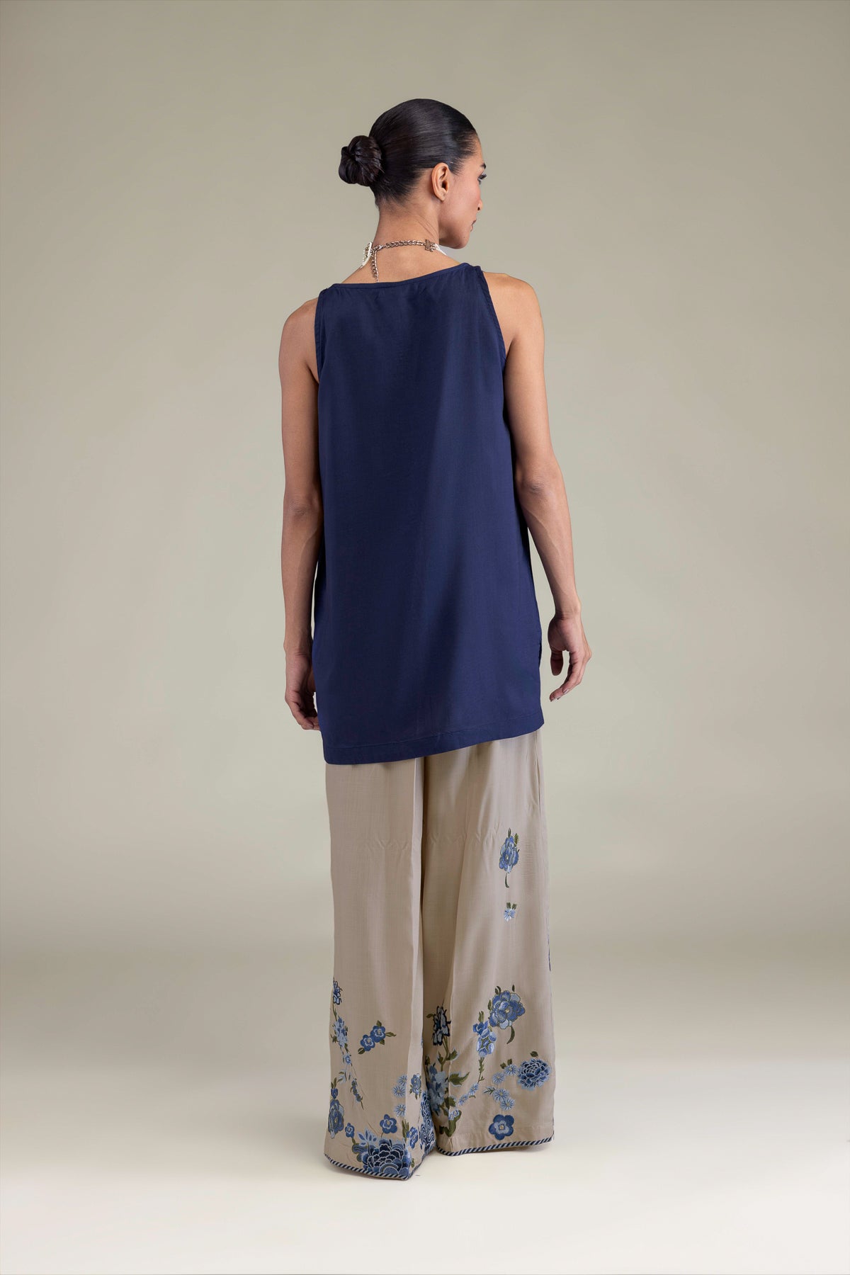 Sleeveless V-Neck Kurta
