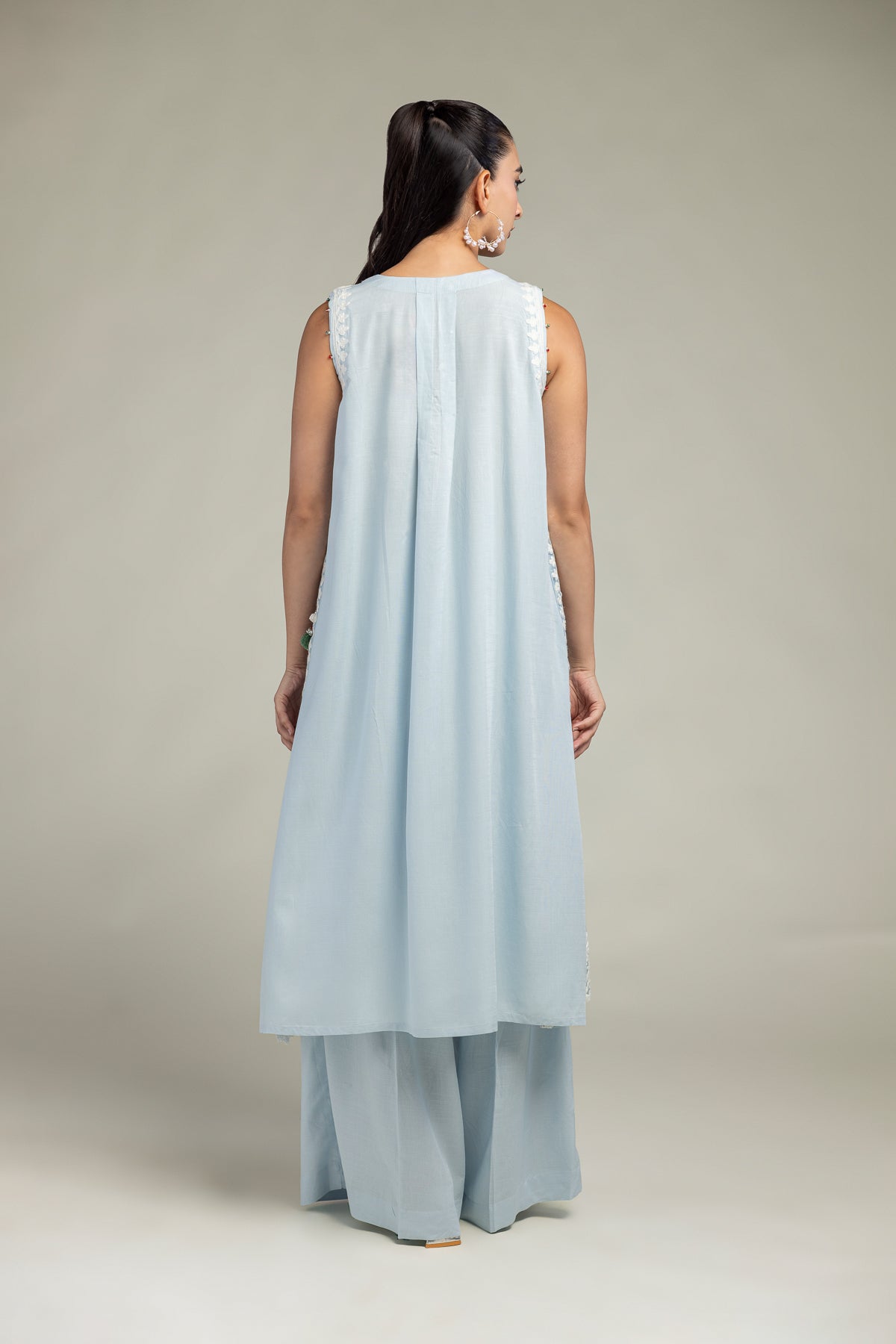 Sleeveless V-Neck Kurta