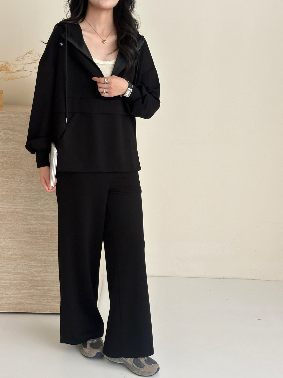 Lyla Modal Black Suit