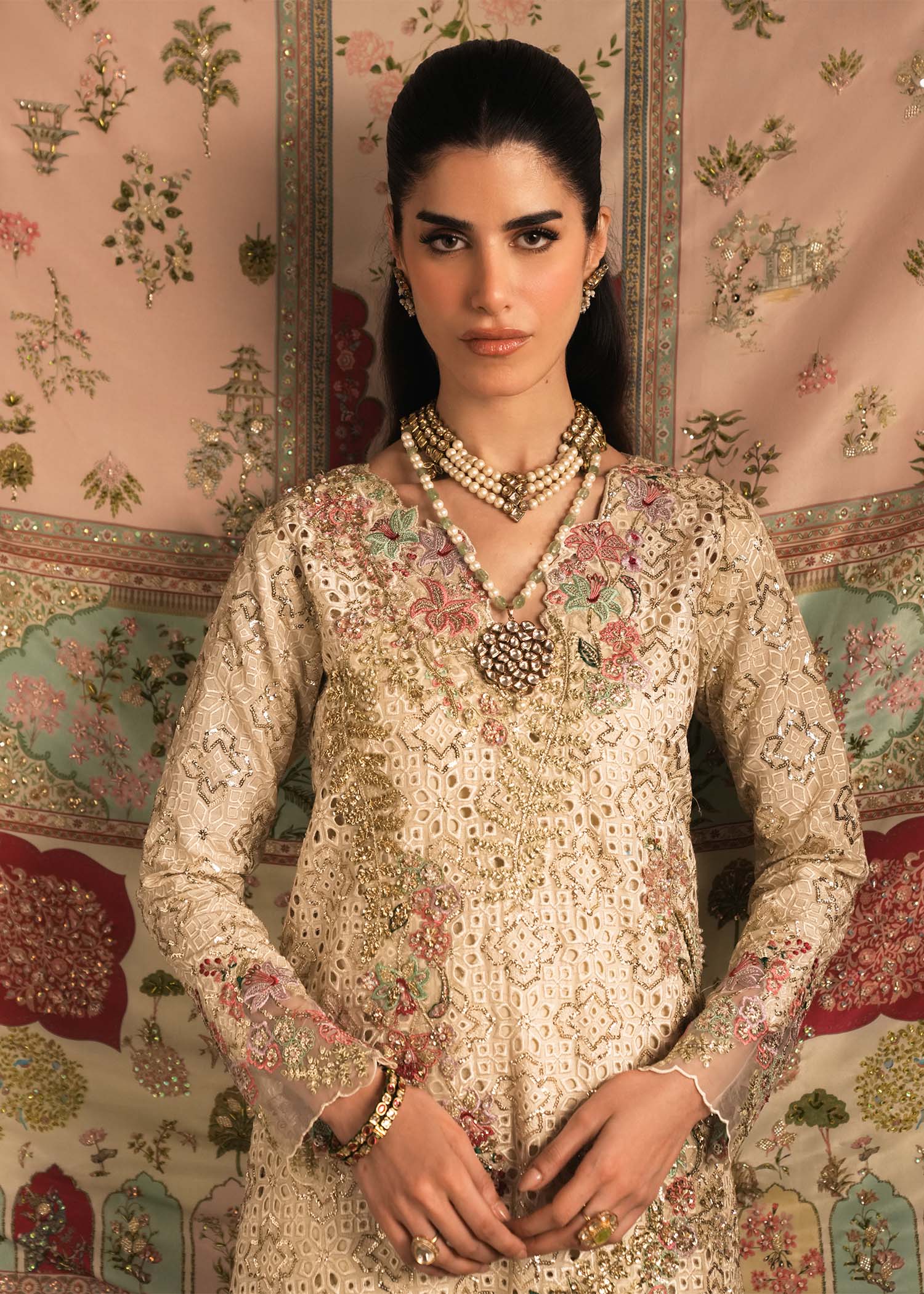 Saira Shakira – Gilded Style