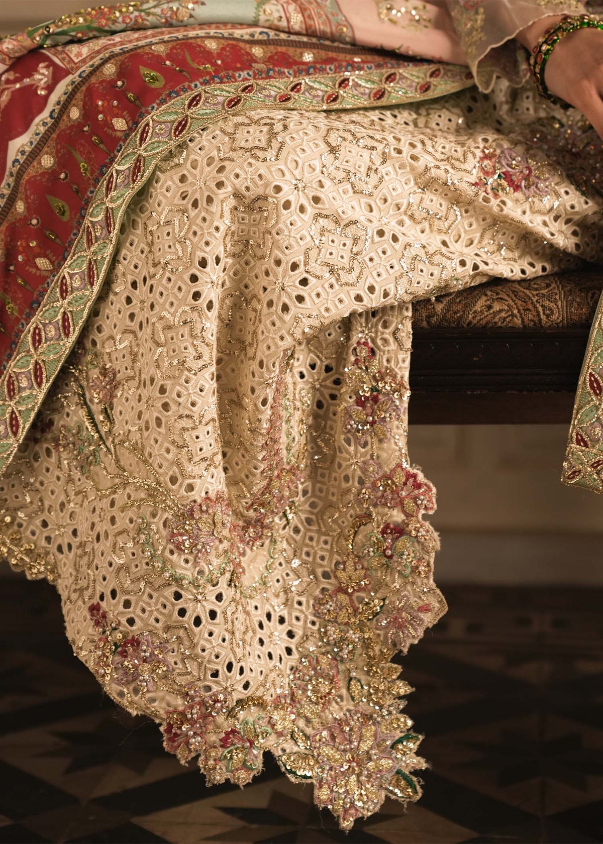 Saira Shakira – Gilded Style